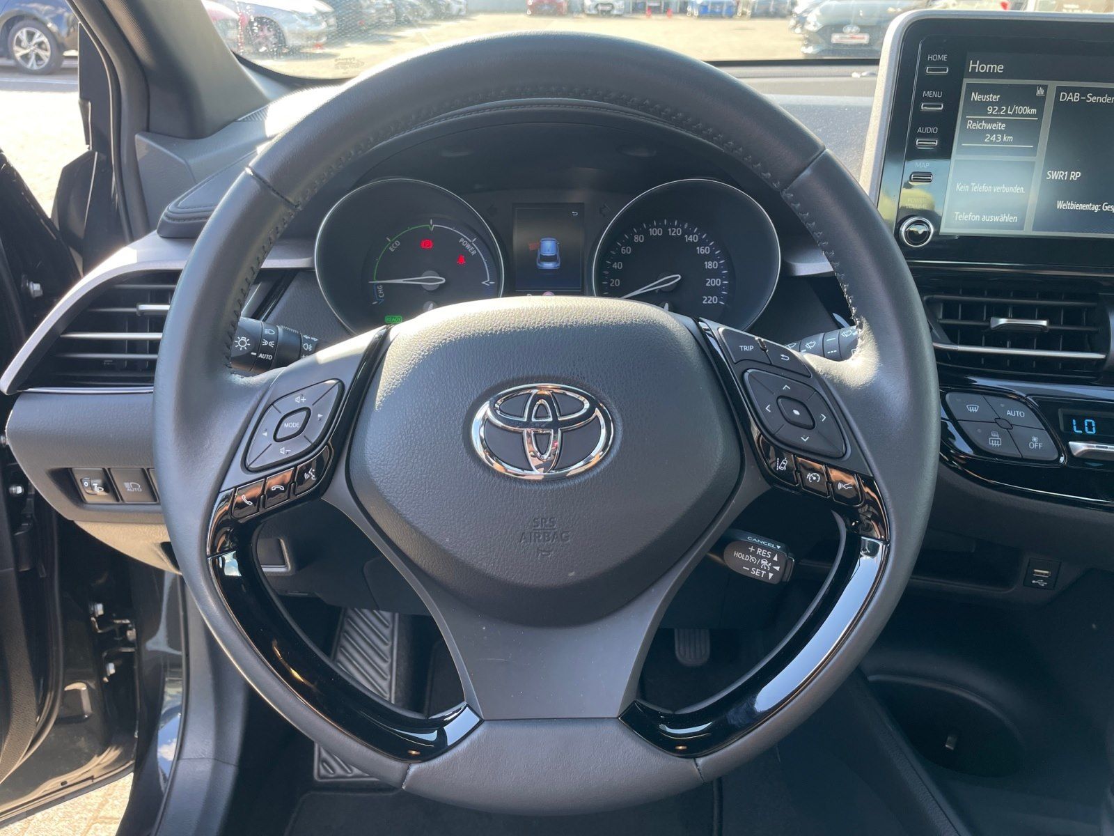 Toyota C-HR 1.8-l-Hybrid 5-Flow - Samsaru's Car Outlet