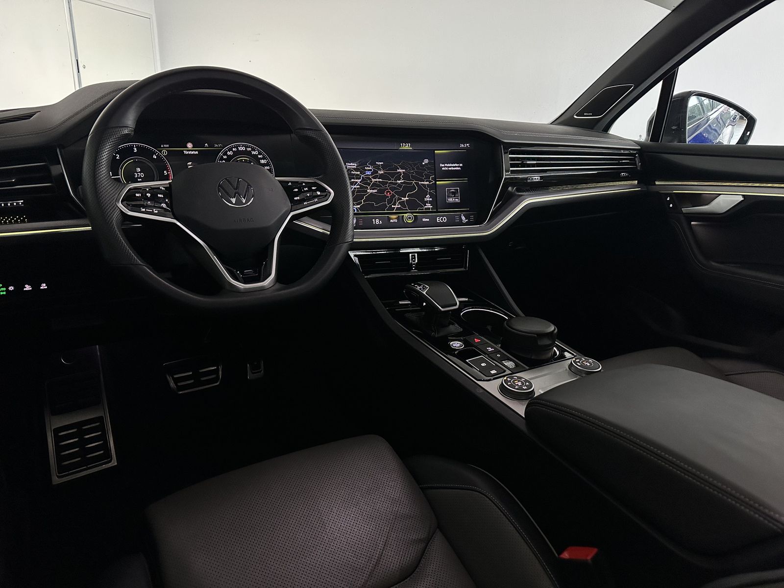 Volkswagen Touareg R-Line BLACK - Samsaru's Car Outlet