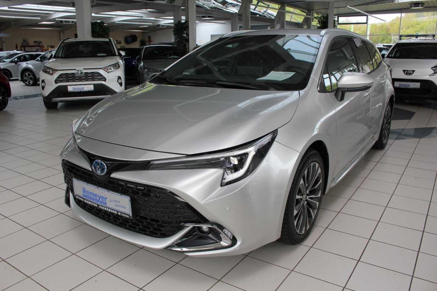 Toyota Corolla Touring Sports 2.0 Hybrid - Samsaru's Car Outlet