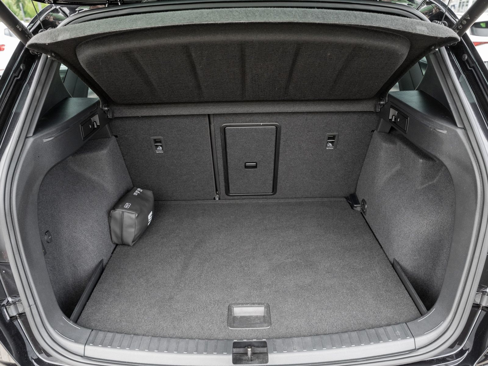Seat ATECA FR 1.5 TSI DSG AHK Kam. Navi Pano Sportp.