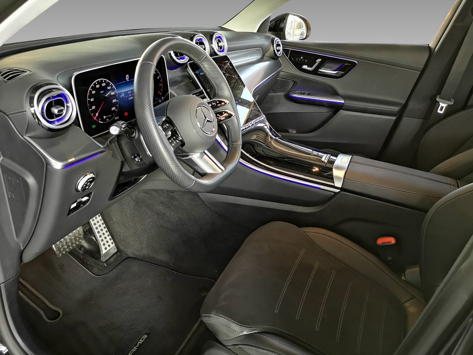 Mercedes-Benz GLC 300 4M AMG PREMIUM+PANO+AHK+STANDHEIZUNG+360