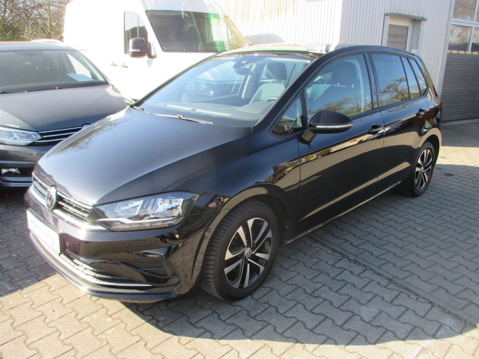 Volkswagen Golf Sportsvan 1.5 TSI DSG - Samsaru's Car Outlet