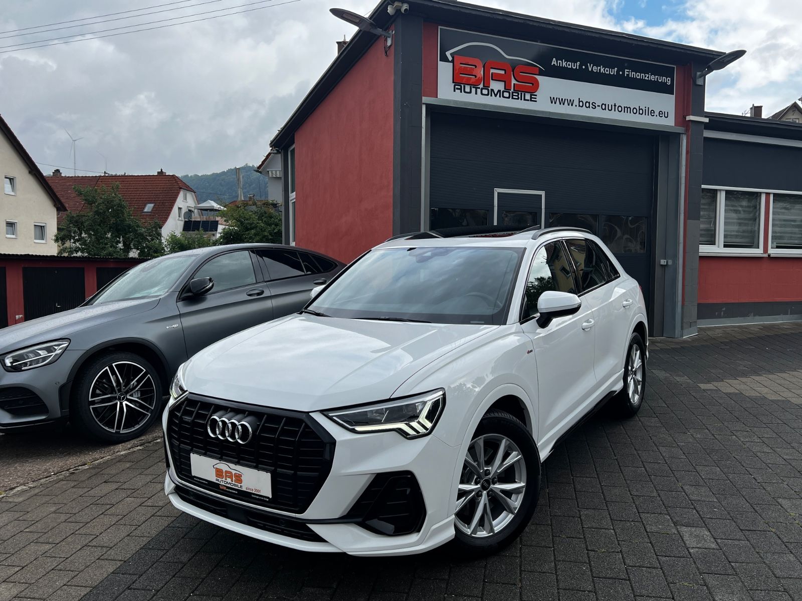 Audi Q3 45 TFSI quattro S line - Samsaru's Car Outlet