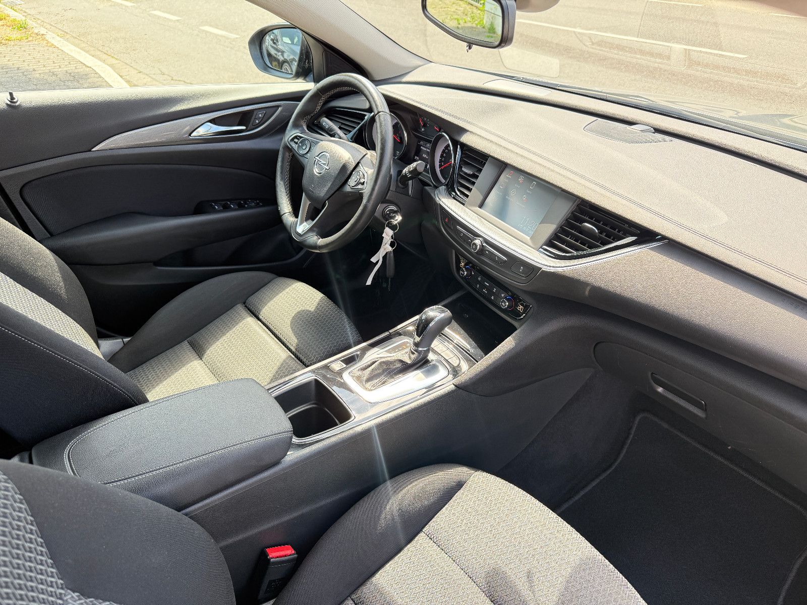 Opel Insignia B Sports Tourer Business - Samsaru's Car Outlet