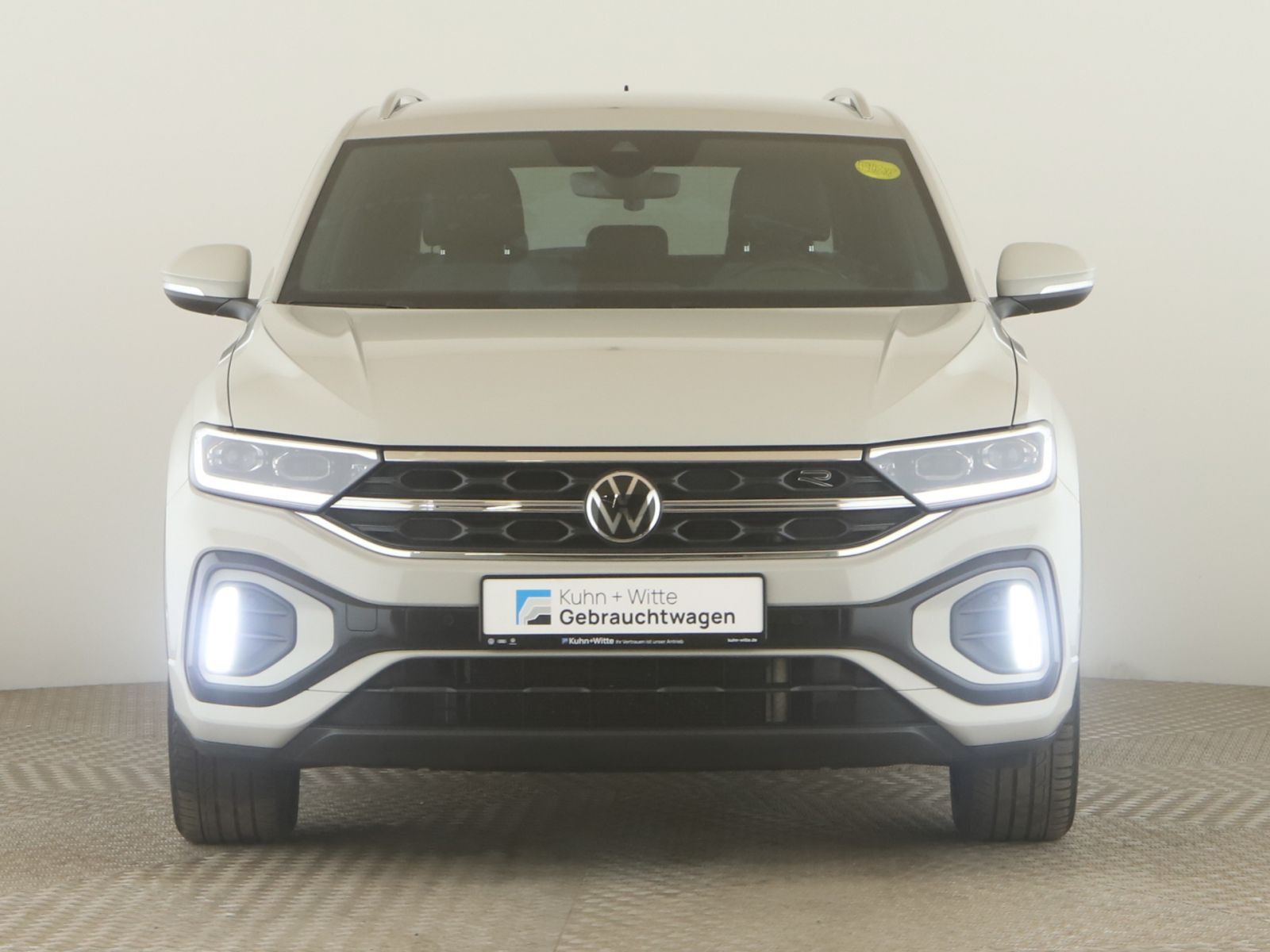 Volkswagen T-Roc 1.5 TSI R-Line - Samsaru's Car Outlet