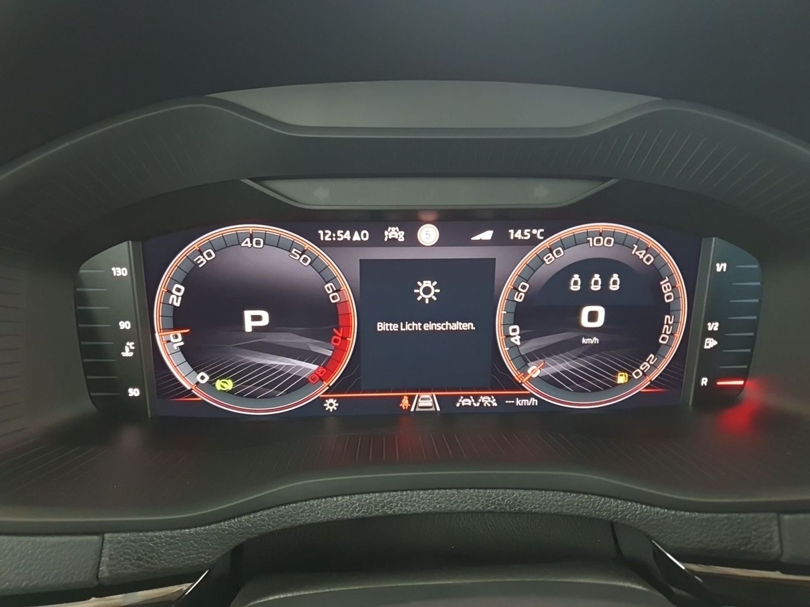Skoda KAROQ 2.0 TSI 4x4 DSG Sportline Panodach AHK