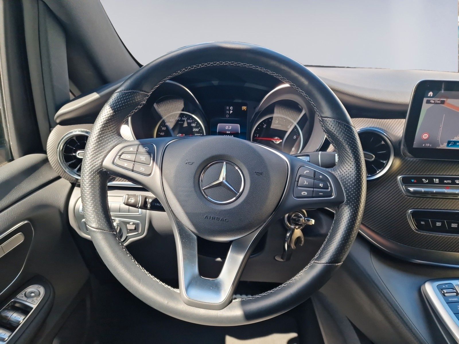Mercedes-Benz V250d AMG-LINE - Samsaru's Car Outlet