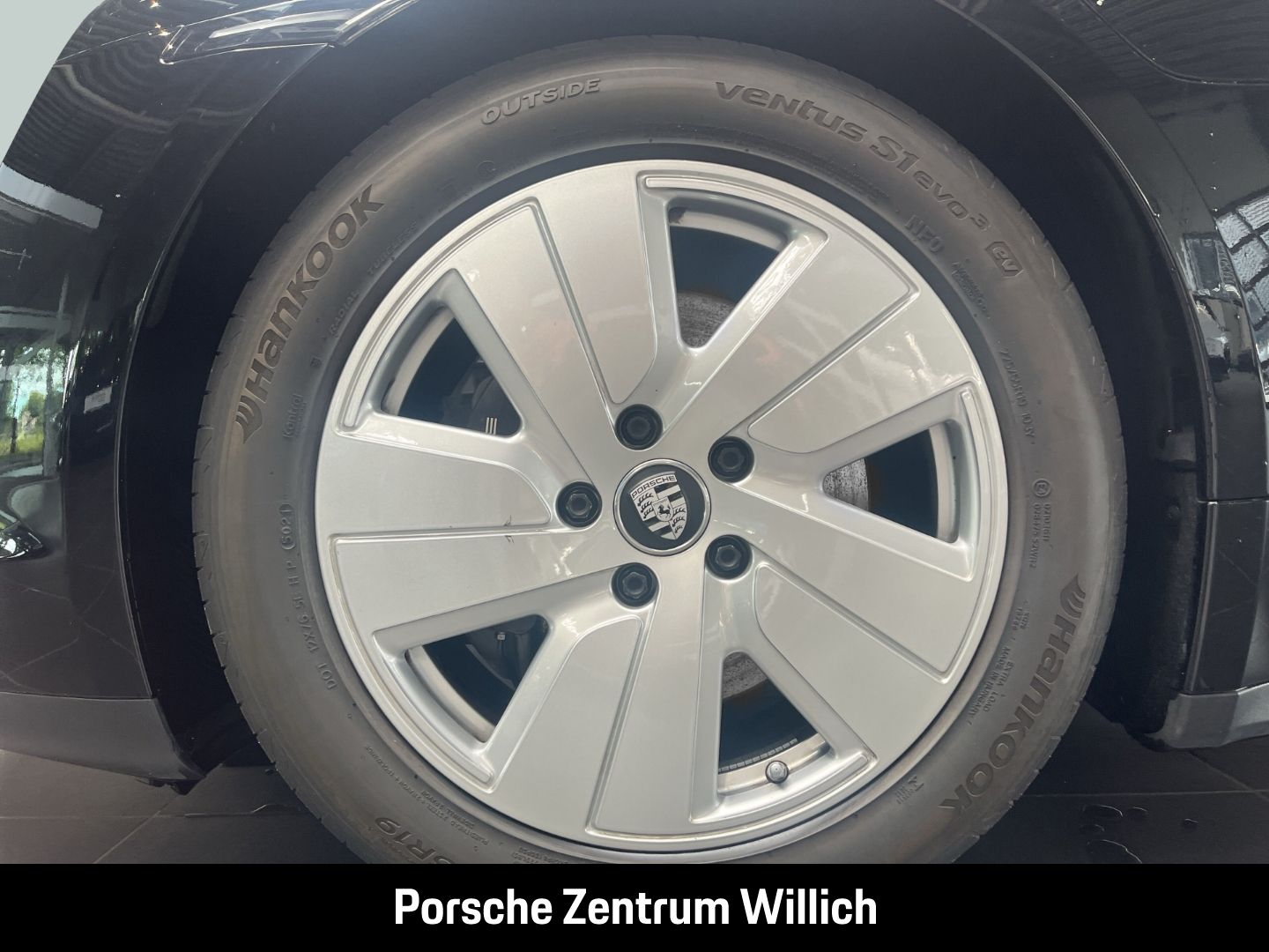 Porsche Taycan Lenkradheizung Lederausstattungen LED