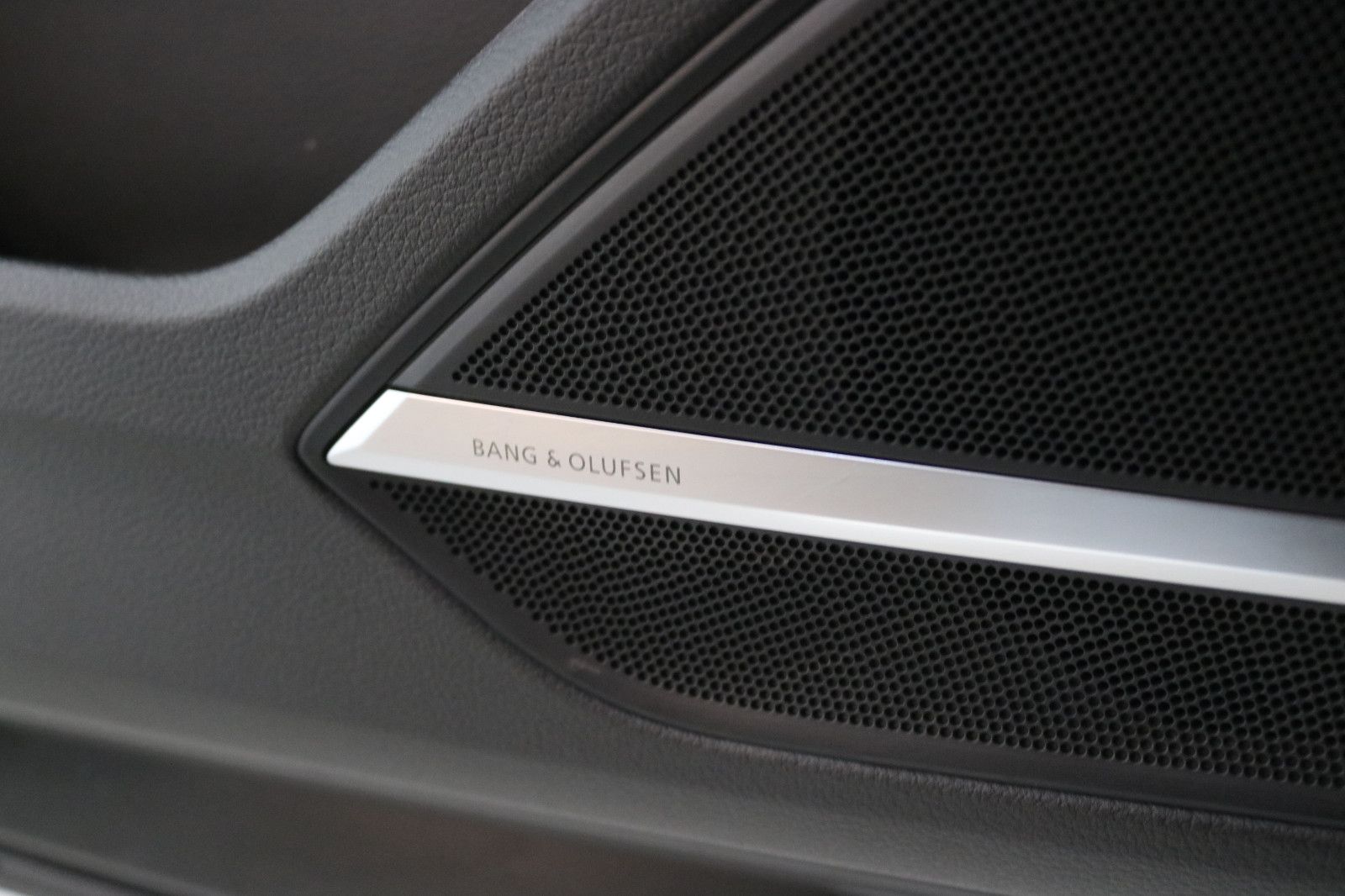 Audi A8 55 TFSI quattro - Samsaru's Car Outlet