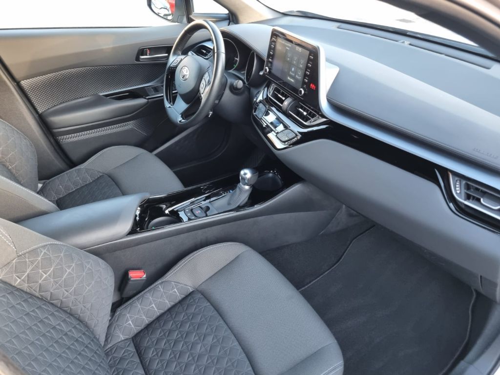 Toyota C-HR 2.0 Hybrid - Samsaru's Car Outlet