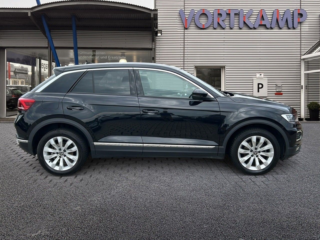 Volkswagen T-Roc Sport - Samsaru's Car Outlet