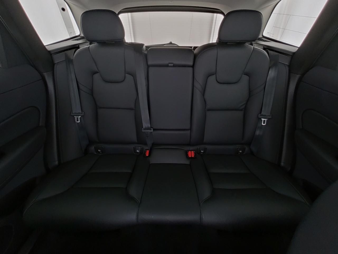 Volvo XC60 B4 Inscription - Samsaru's Car Outlet