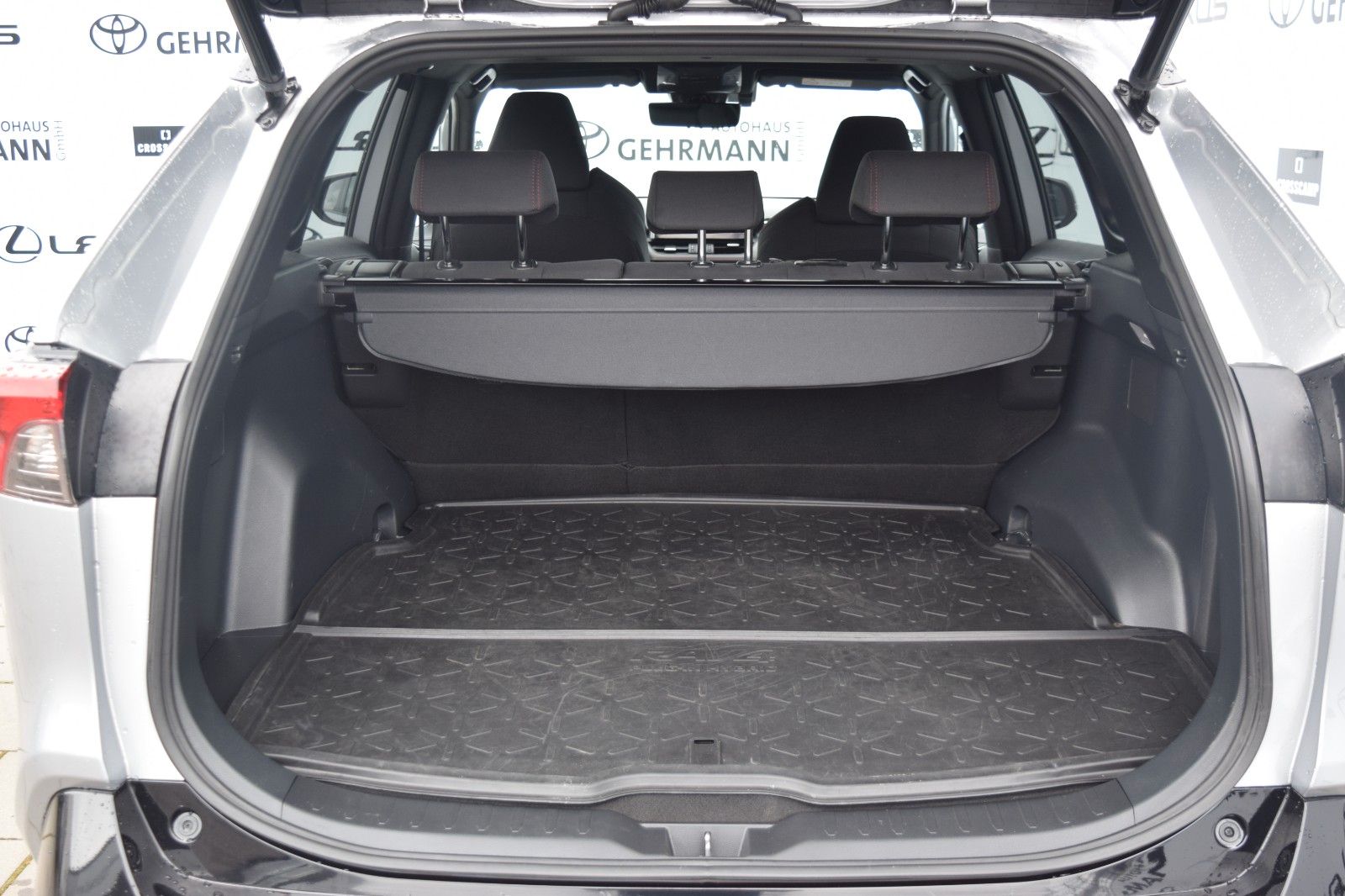 Toyota RAV 4 Plug-in Hybrid - Samsaru's Car Outlet