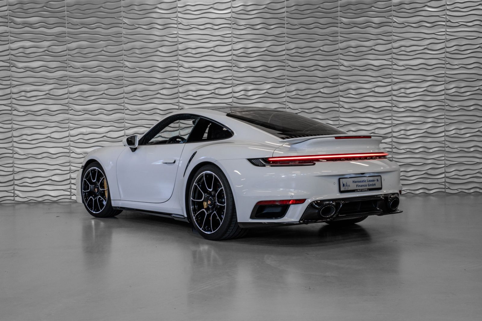 Porsche 911 Turbo S - Samsaru's Car Outlet
