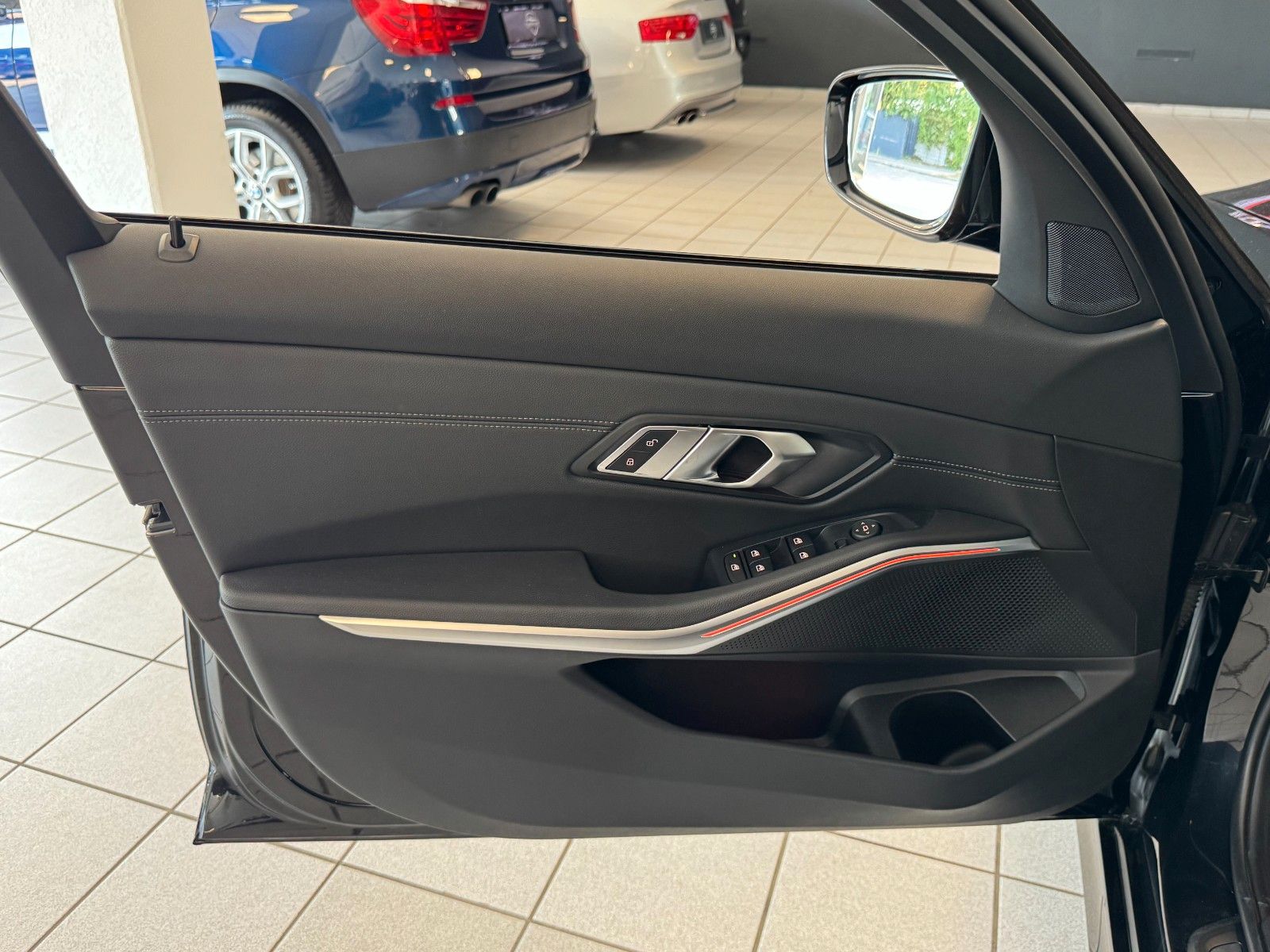 BMW 320i M Sport - Samsaru's Car Outlet