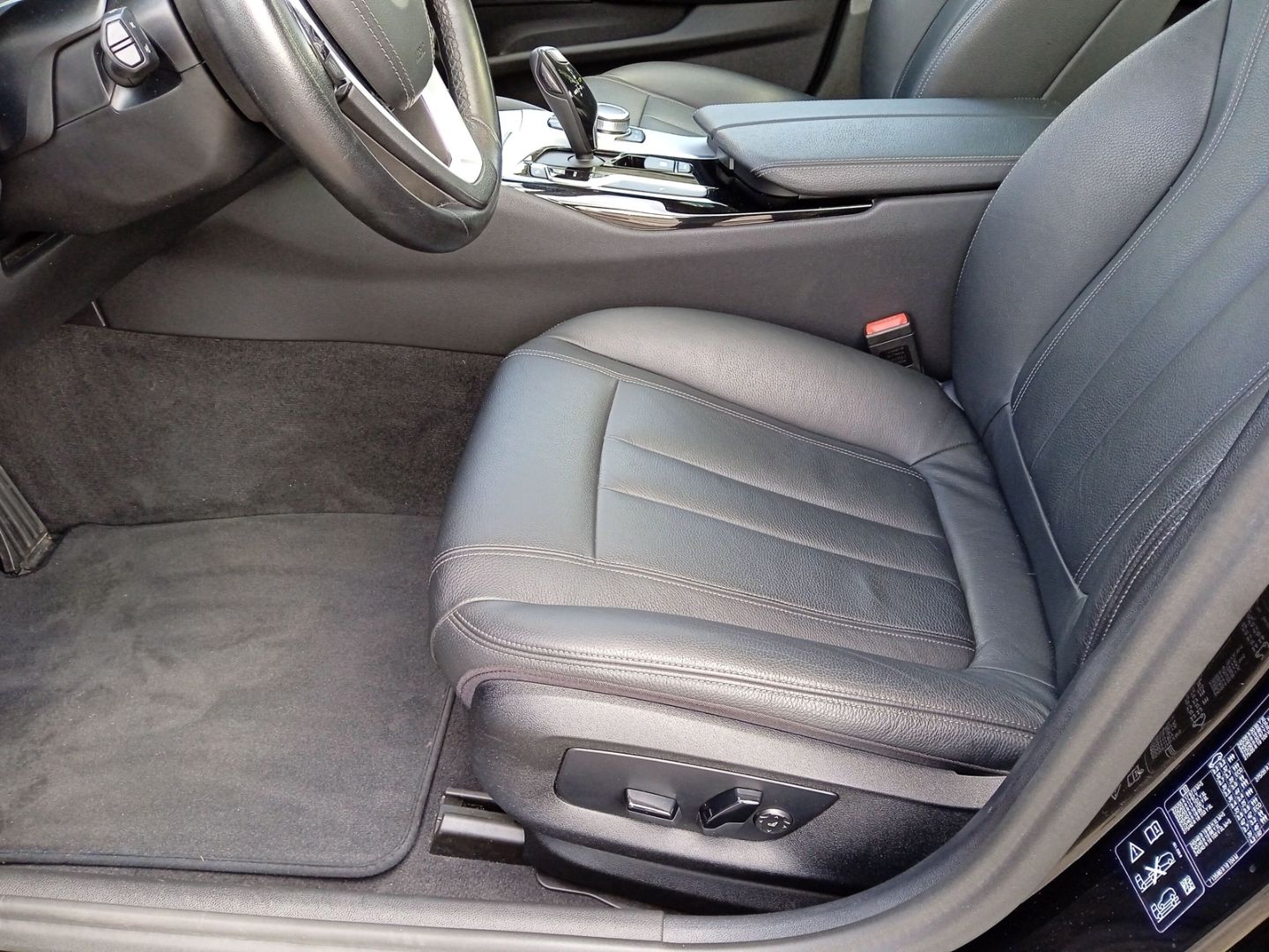 BMW 520 dxDrive Lim.+KEYLESS+KAMERA+HUD+ADPT.LED+GSD