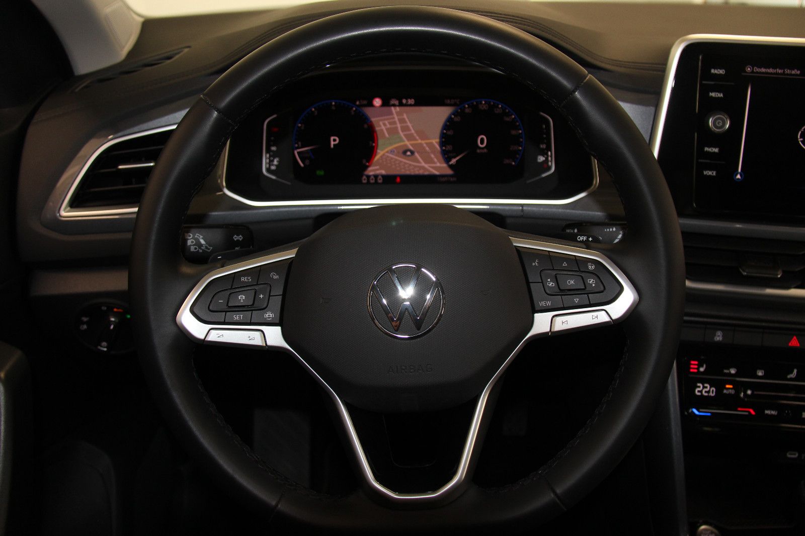 Volkswagen T-Roc Style 1.5 TSI DSG - Samsaru's Car Outlet