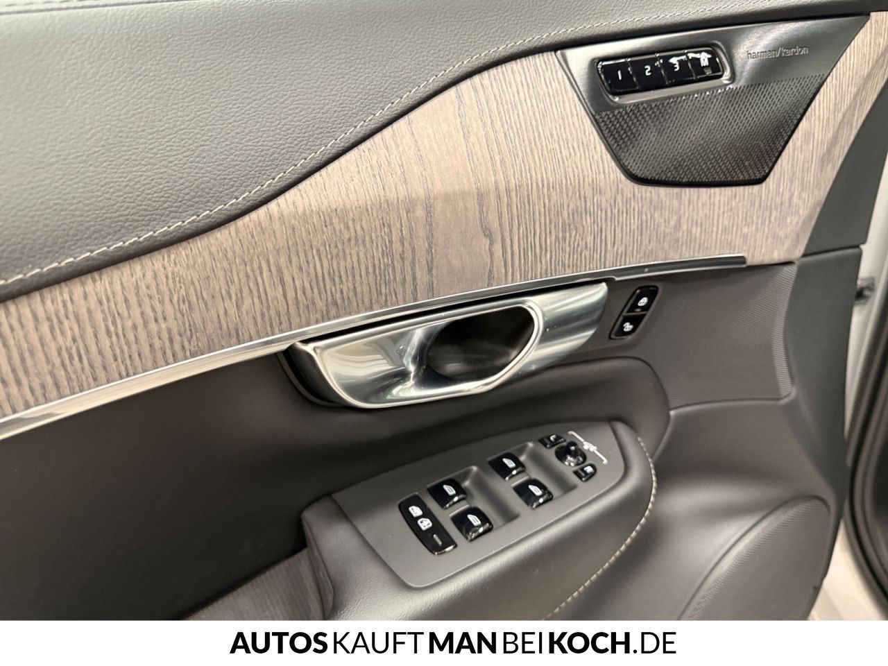 Volvo XC90 B5 D AWD Plus Dark PANO STDHz AHK VLED 360