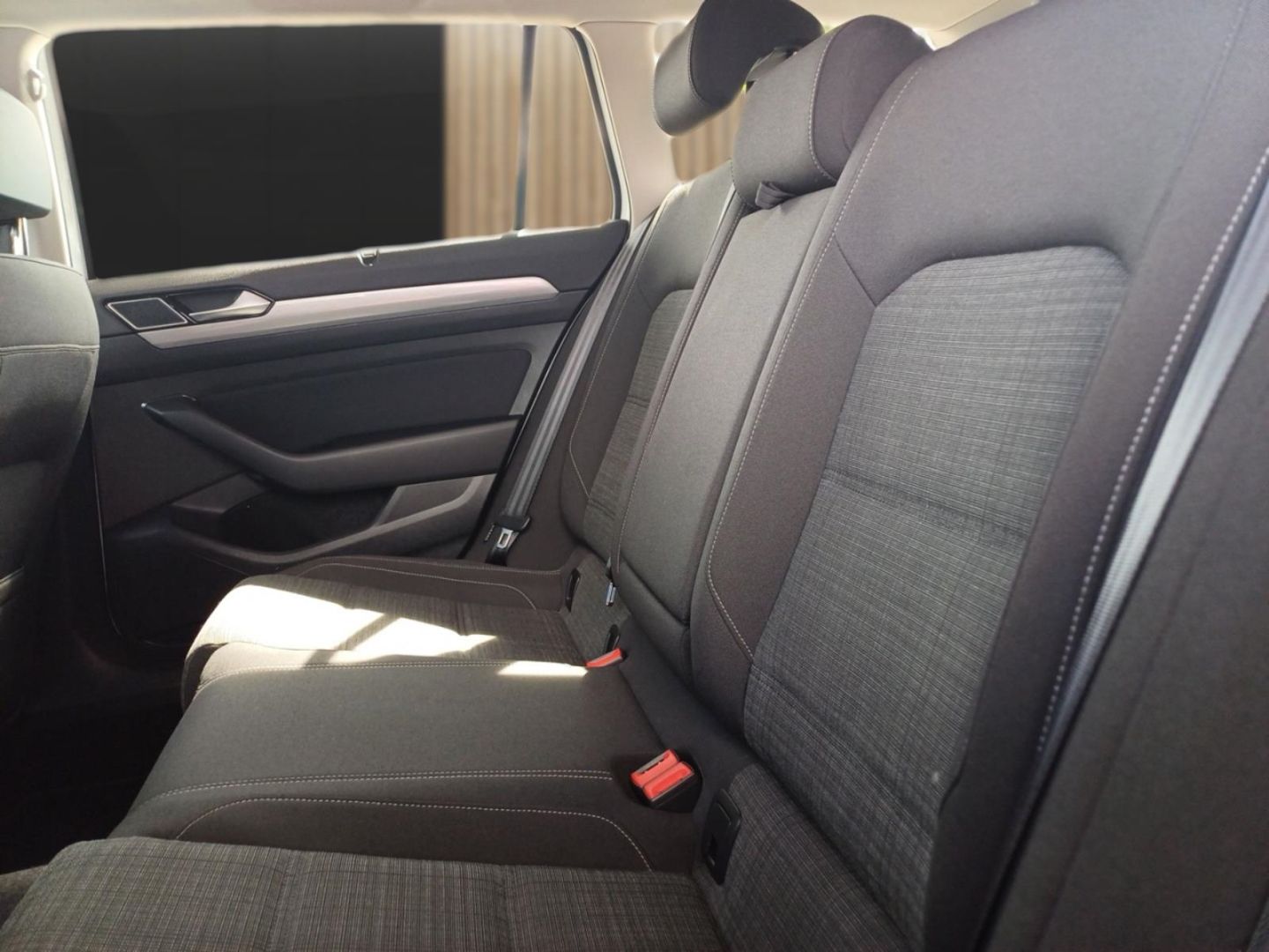 Volkswagen Passat 2.0 TSI Business - Samsaru's Car Outlet