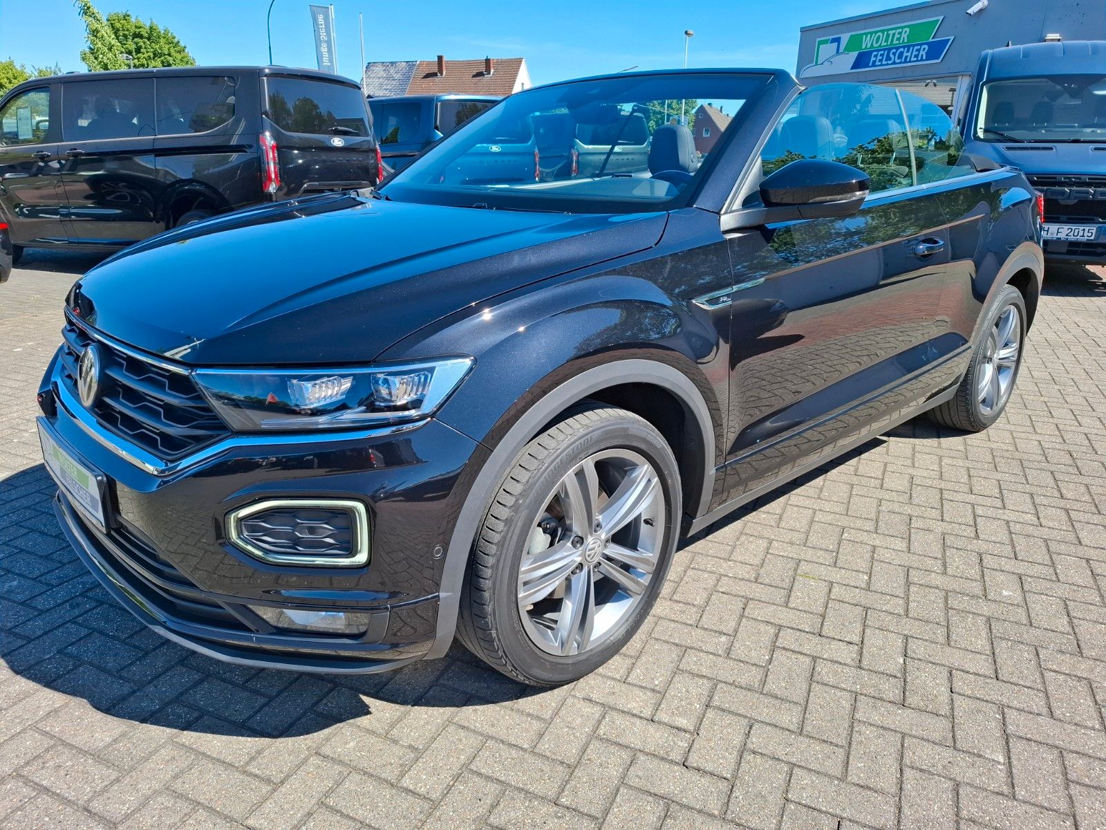 Volkswagen T-Roc R-Line - Samsaru's Car Outlet