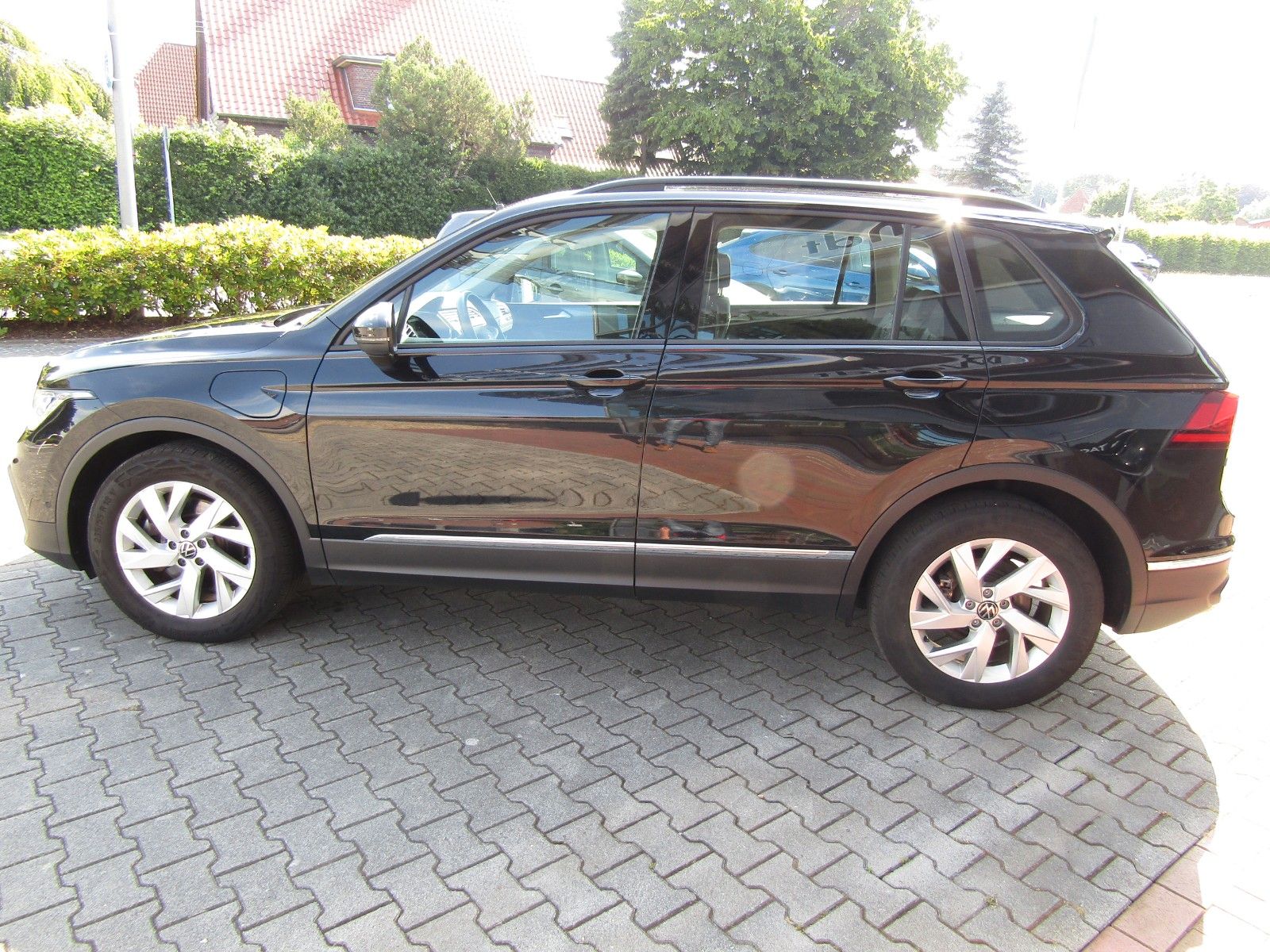 Volkswagen Tiguan 1.4 TSI Life eHybrid Plug-in - Samsaru's Car Outlet