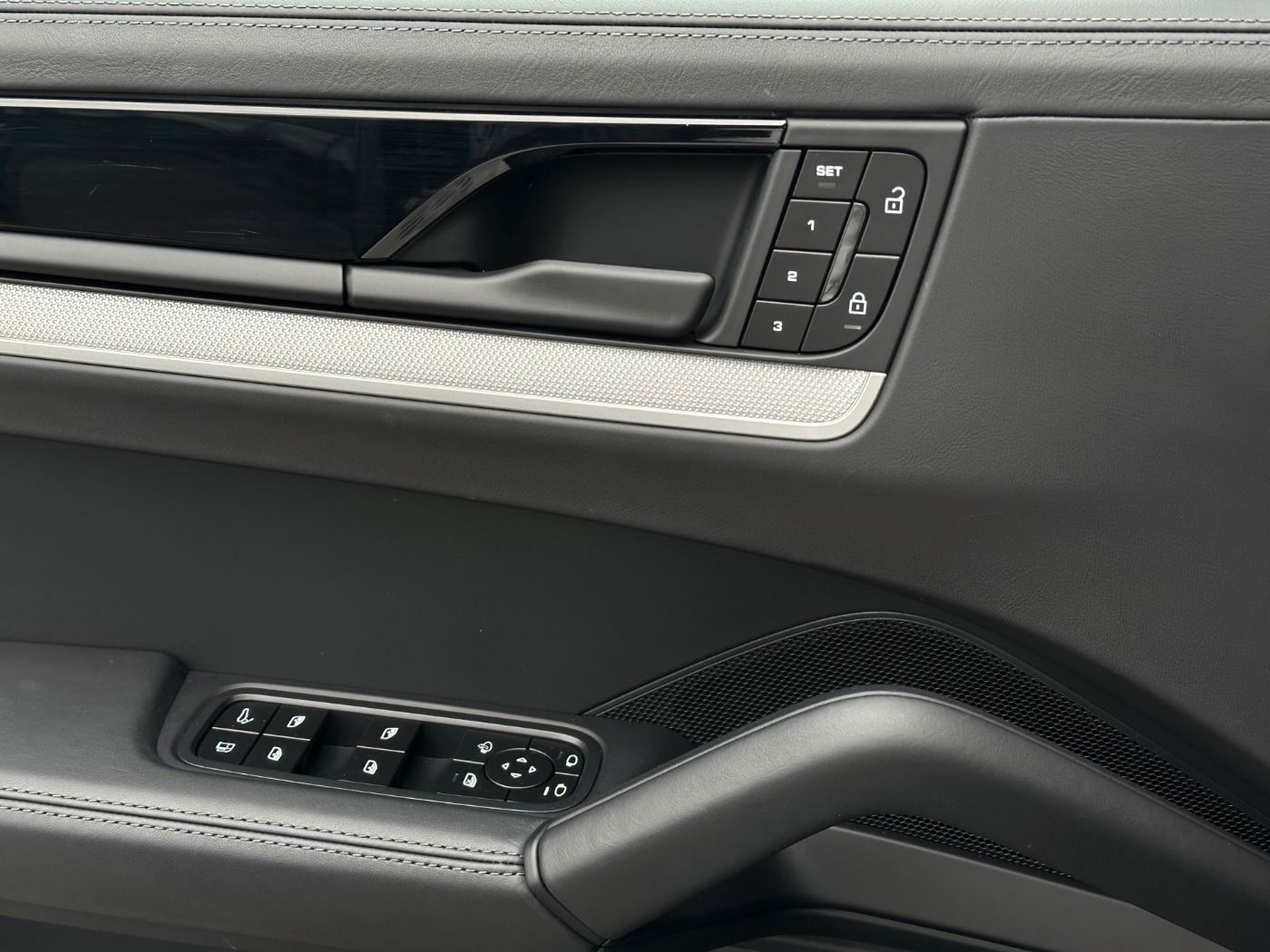 Porsche Cayenne E-Hybrid PANO BOSE Sportlenkrad