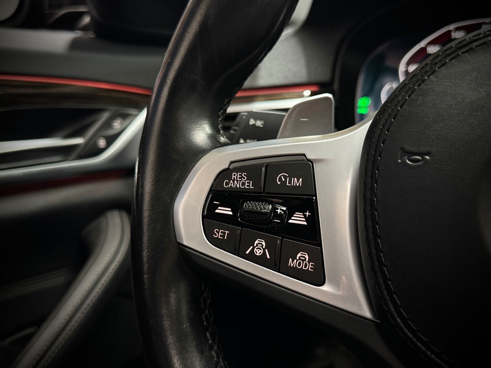 BMW 530d*X-DRIVE*M-SPORT*PANO*LASER*HUD*HiFi*1.Hd