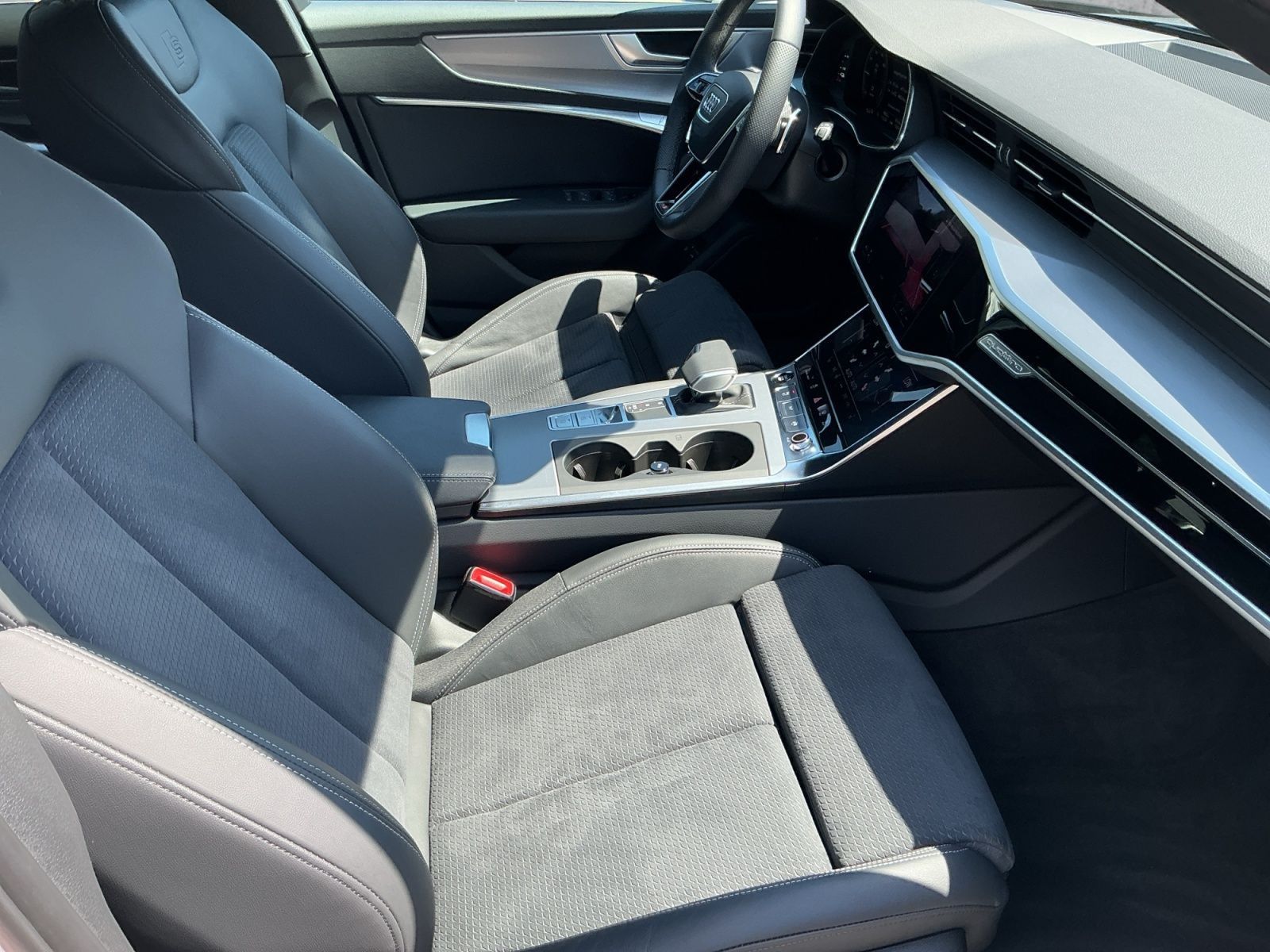 Audi A6 Avant 55 TFSI e QU S-LINE MATRIX+NAVI+HuD+AHK