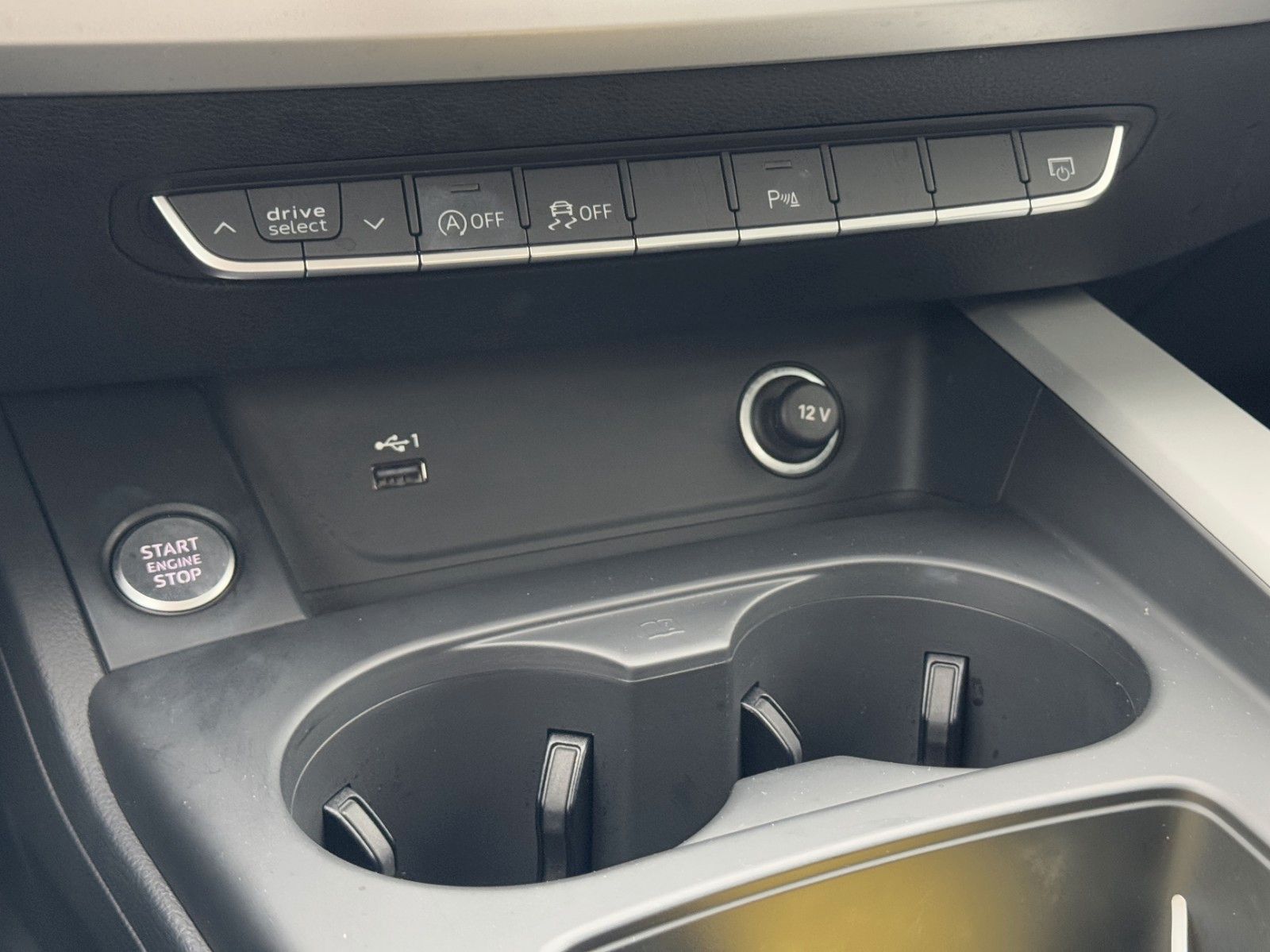 Audi A4 Lim. 40 TDI quattro S-Tr. - Samsaru's Car Outlet