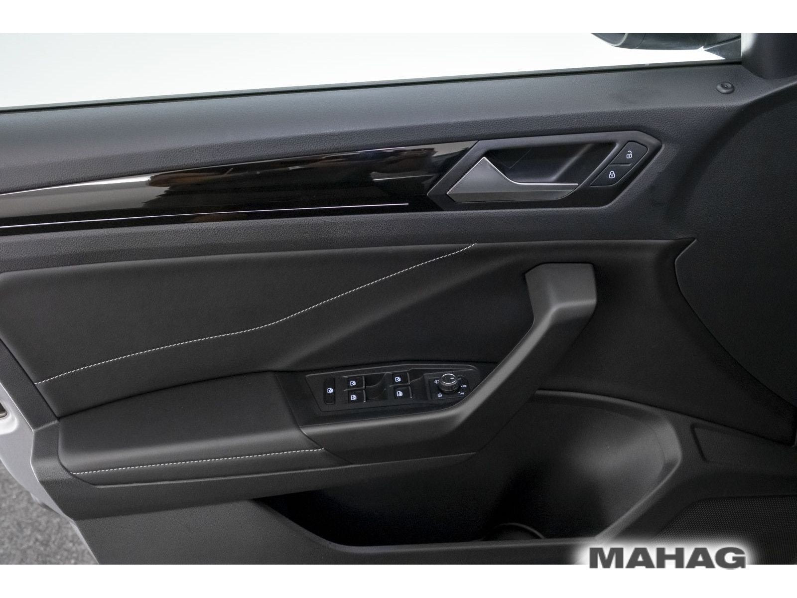 Volkswagen T-ROC 1.5 TSI Style BlackStyle - Samsaru's Car Outlet