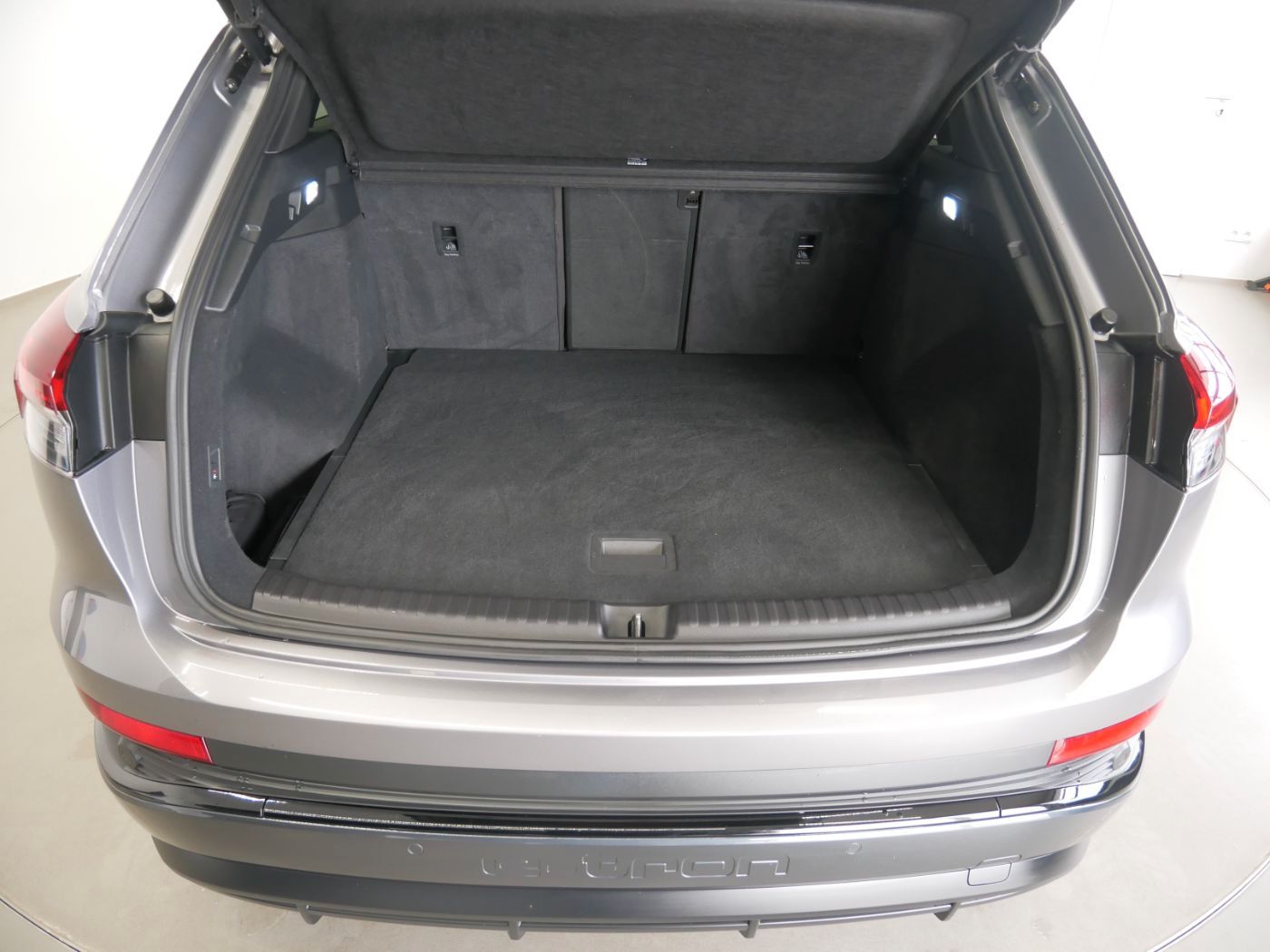 Audi Q4 50 e-tron quattro S line MATRIX AHK PANO ACC