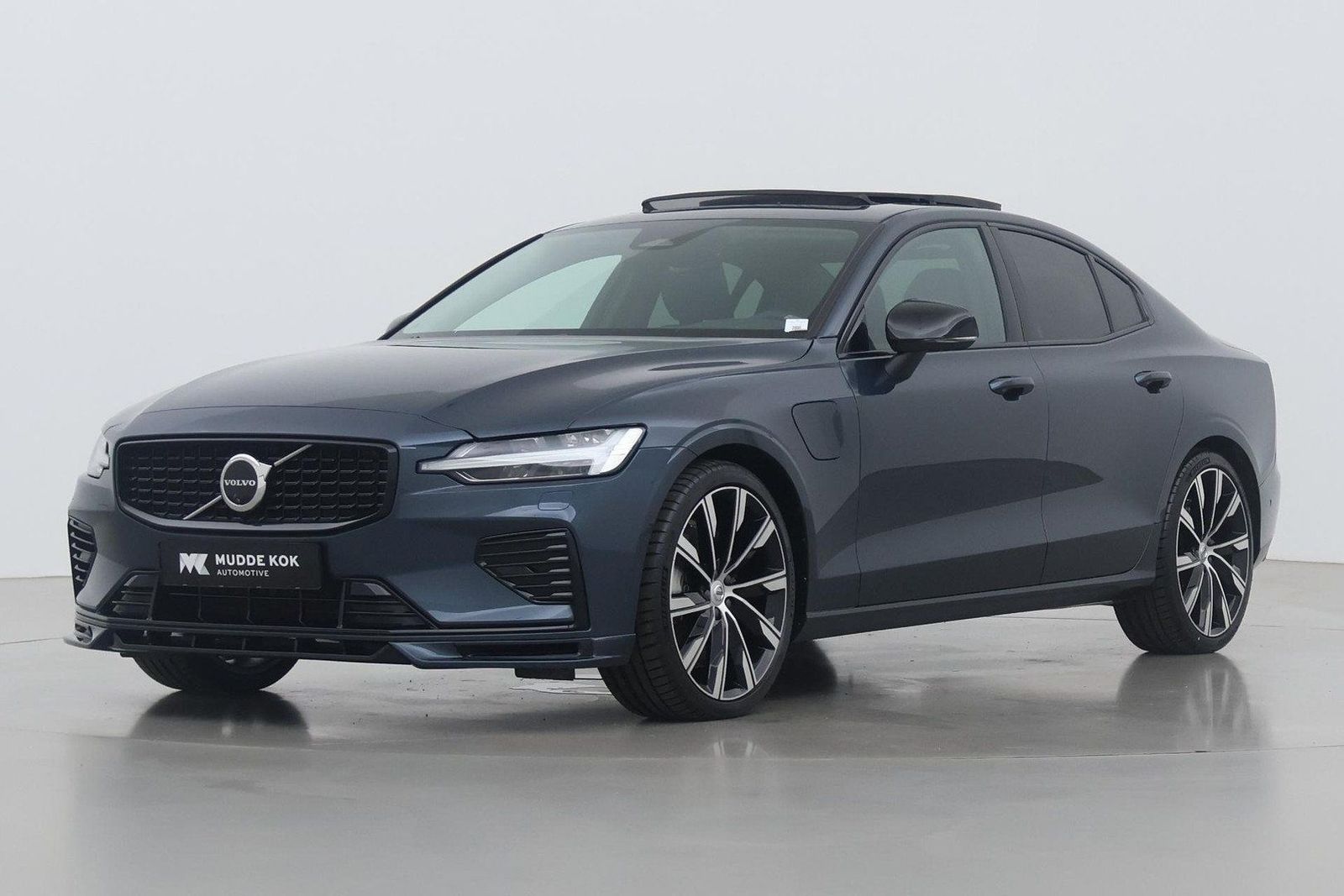 Volvo S60 T8 Recharge Ultimate Dark | HEICO SPORTIV |