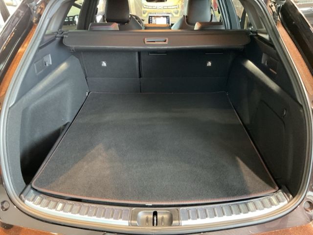 Toyota Corolla Touring Sports 2.0 Hybrid Lounge - Samsaru's Car Outlet