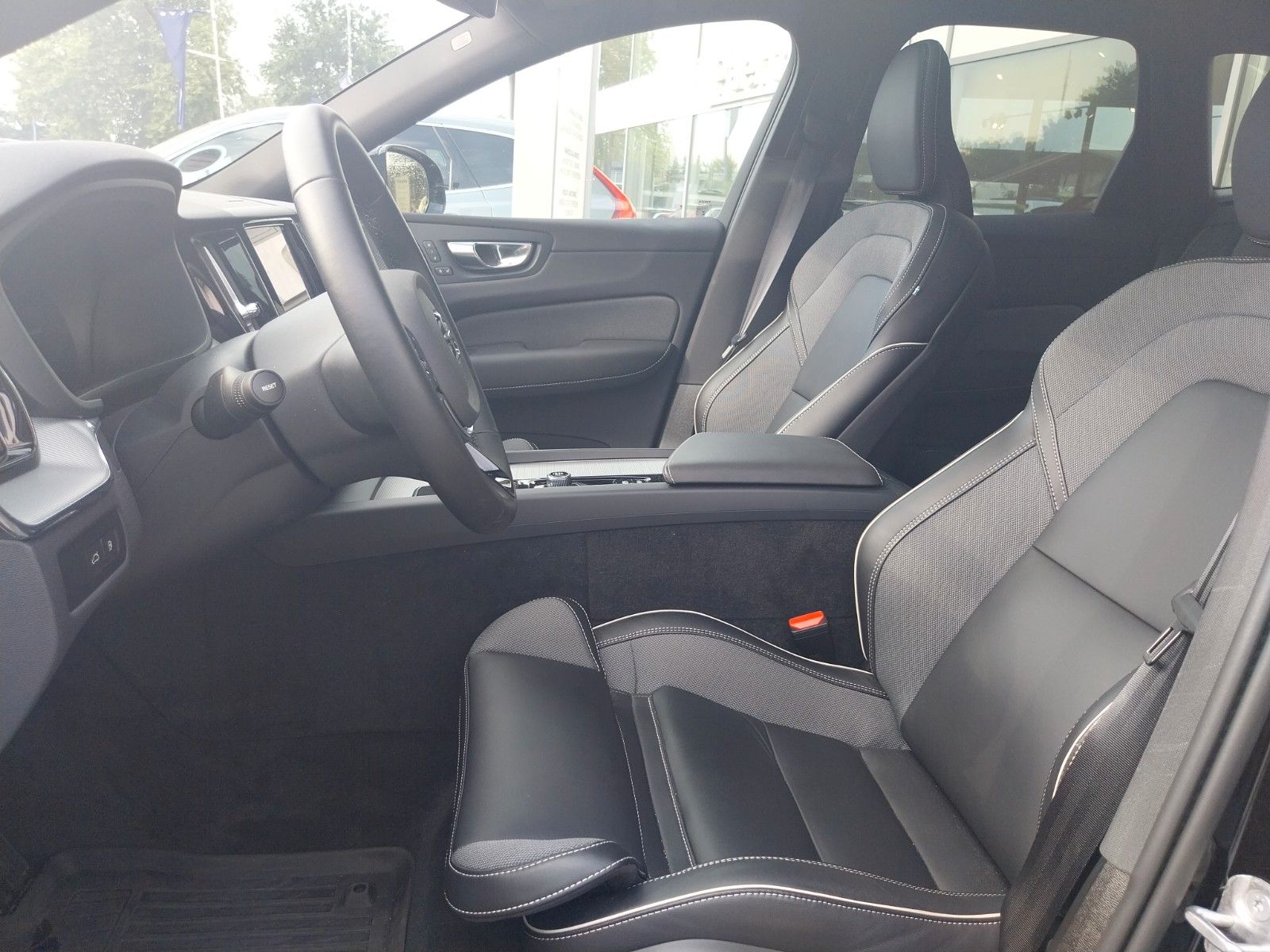 Volvo XC60 T6 Plus Black Edition Recharge