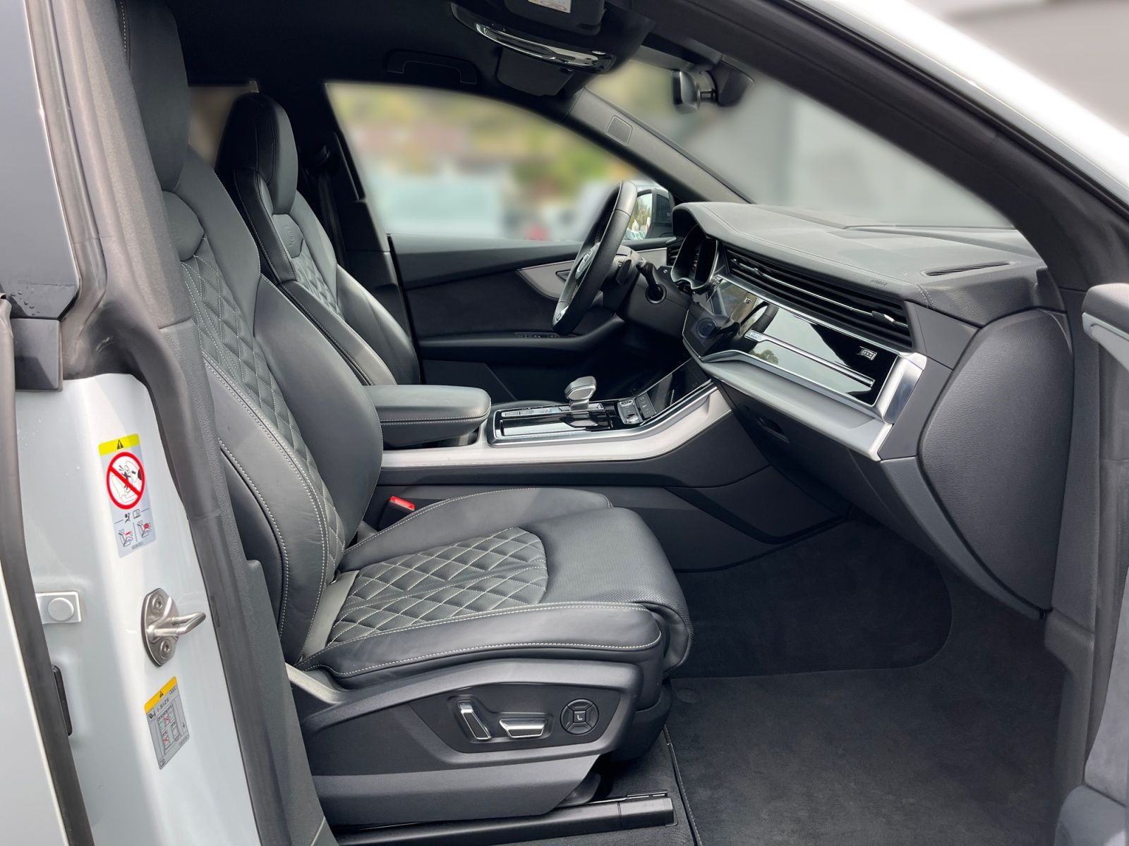 Audi Q8 S-Line 55 TFSIe quattro / HD-Matrix, AHK, B&O