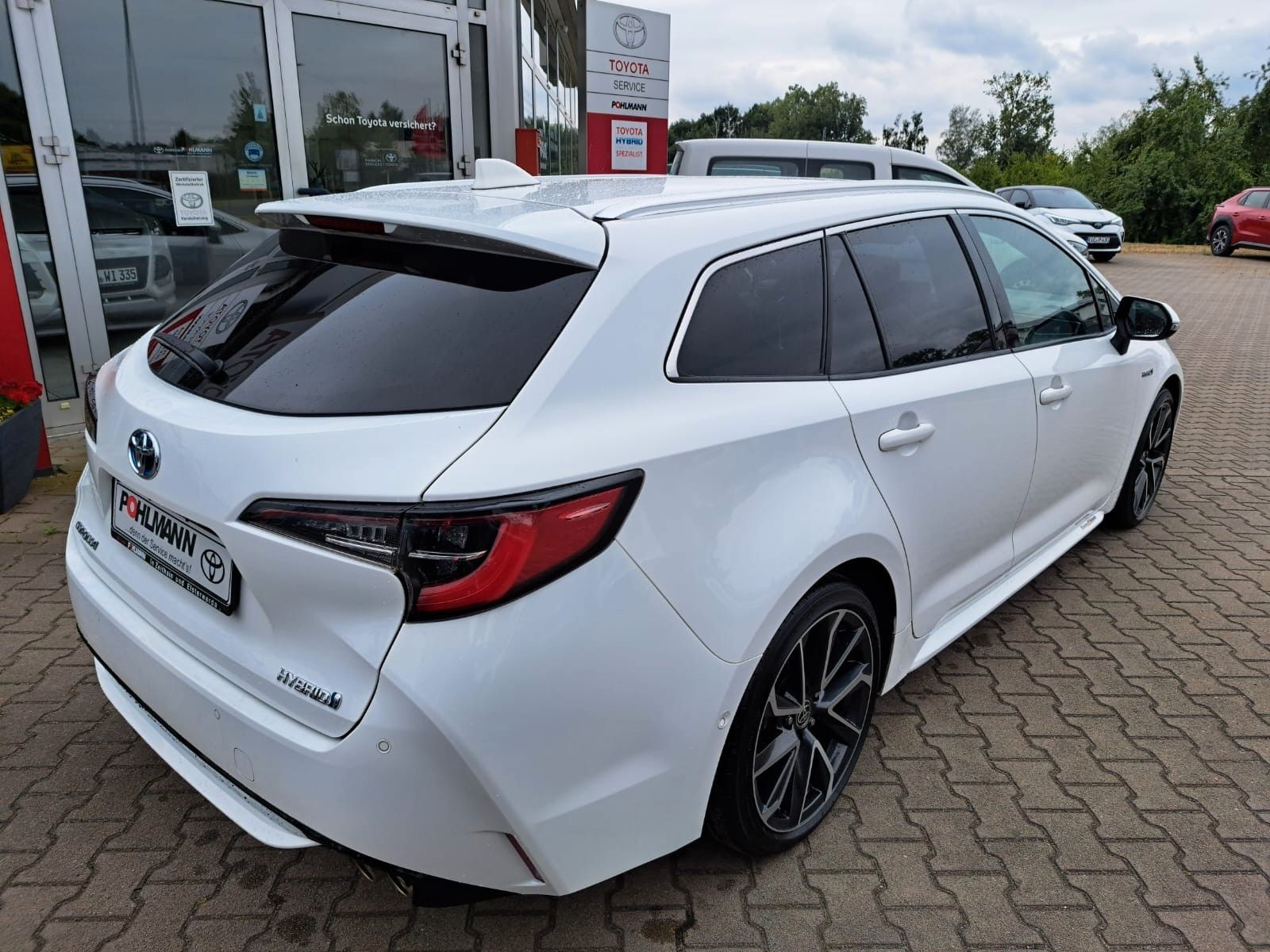 Toyota Corolla Touring Sports Hybrid Lounge - Samsaru's Car Outlet