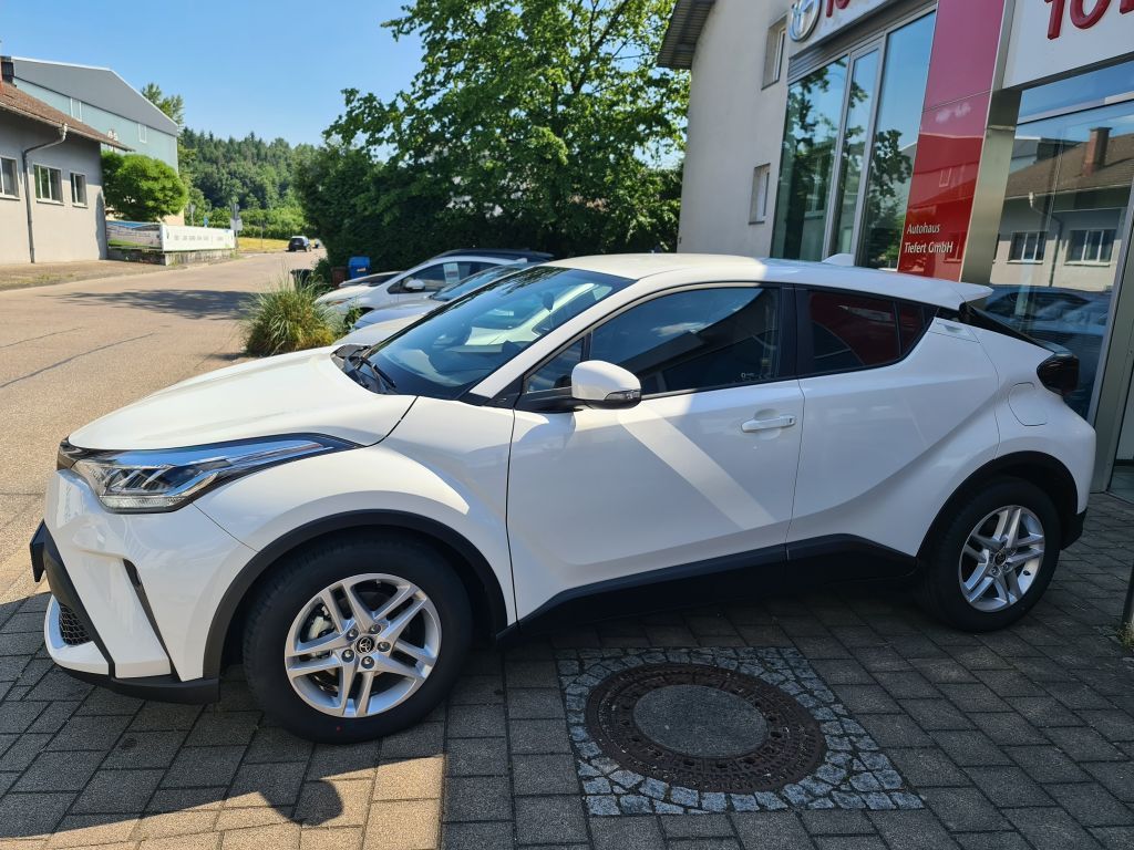 Toyota C-HR Hybrid Flow - Samsaru's Car Outlet
