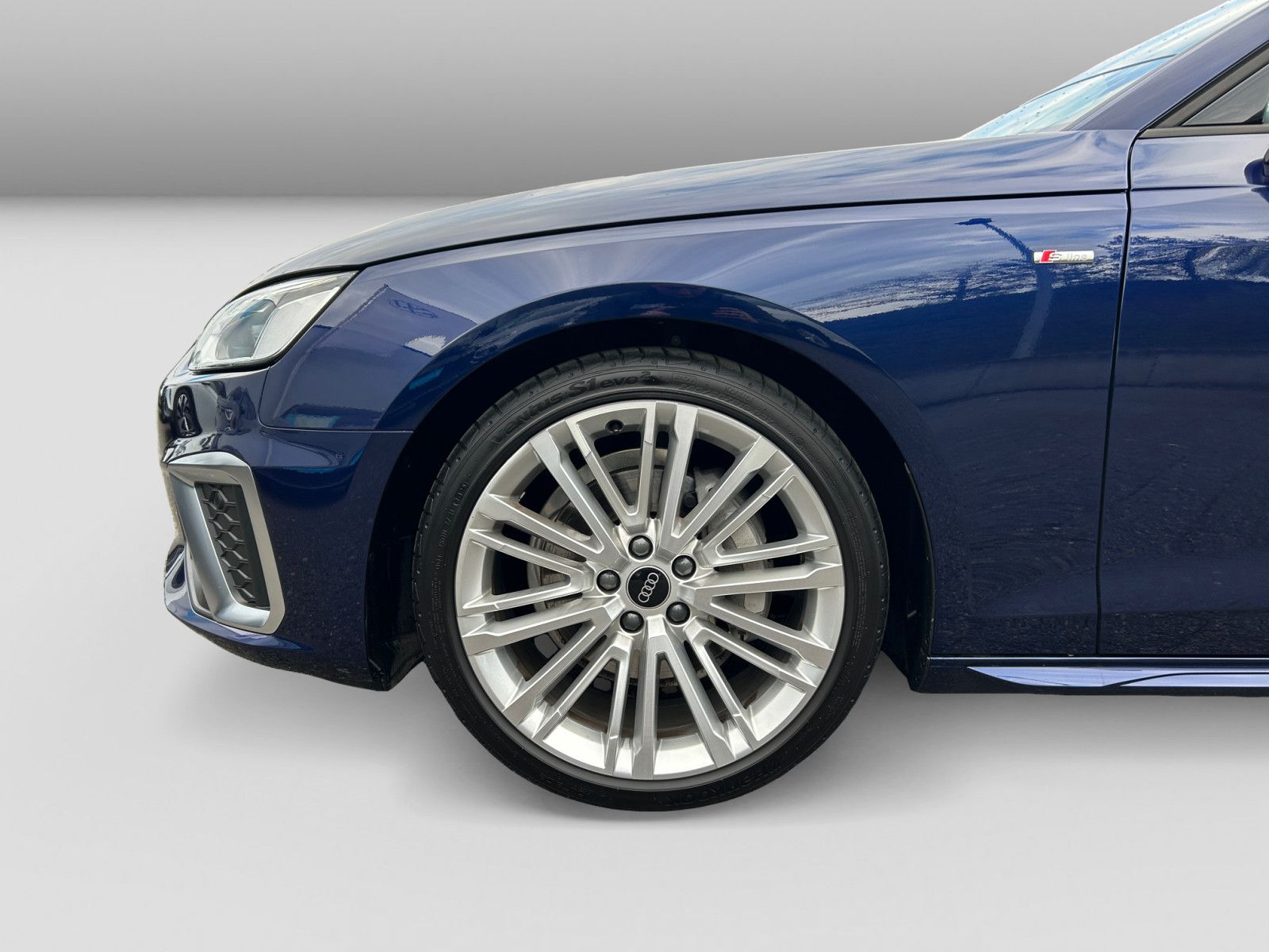 Audi A4 Avant 40 TDI S line - Samsaru's Car Outlet