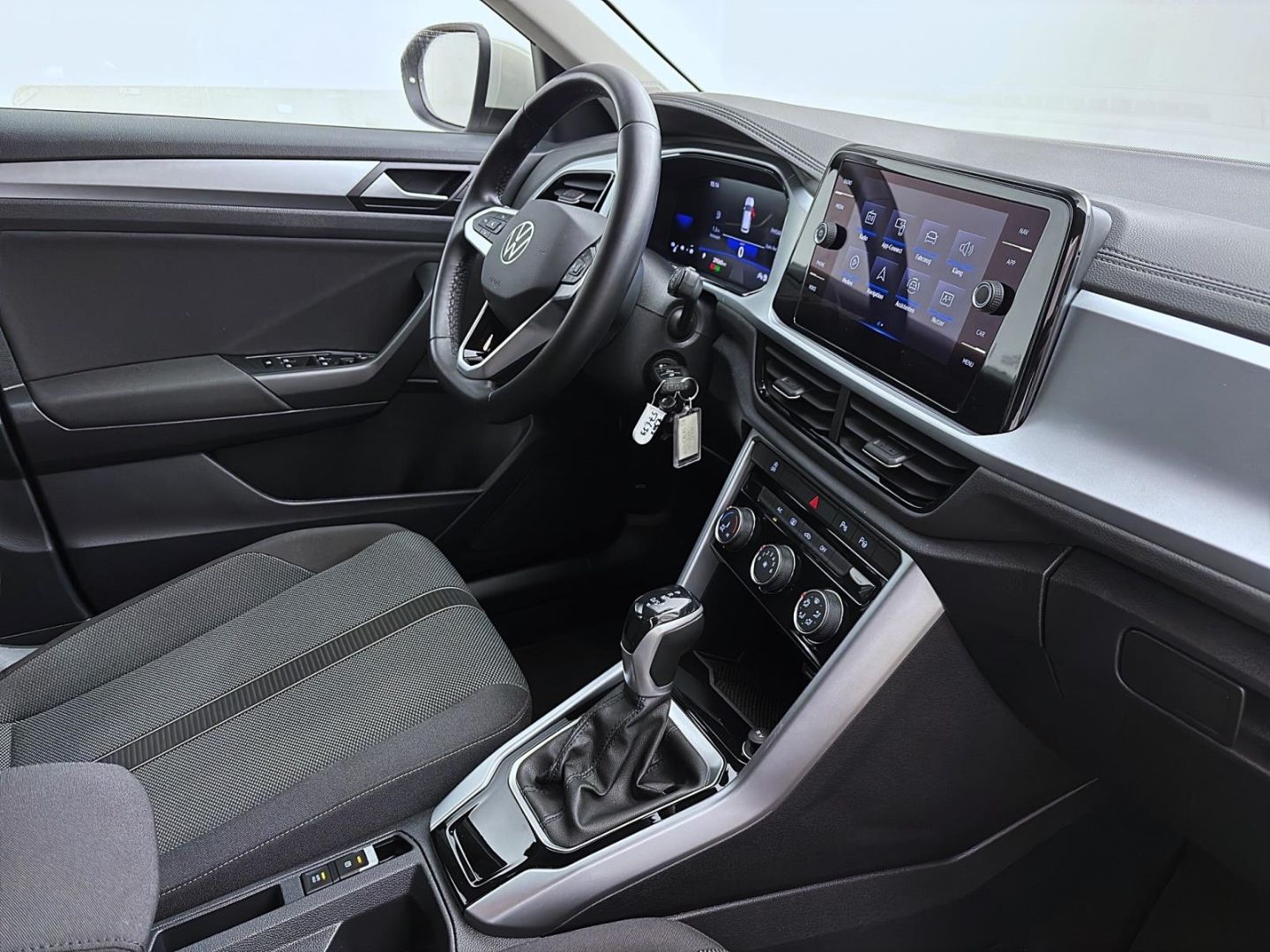 Volkswagen T-Roc 1.5 TSI DSG LIFE - Samsaru's Car Outlet