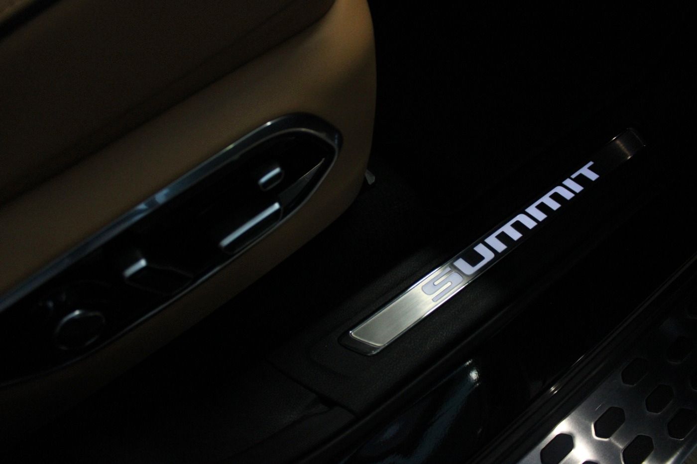 Jeep Grand Cherokee 5.7 L V8 Hemi 360° Kamera