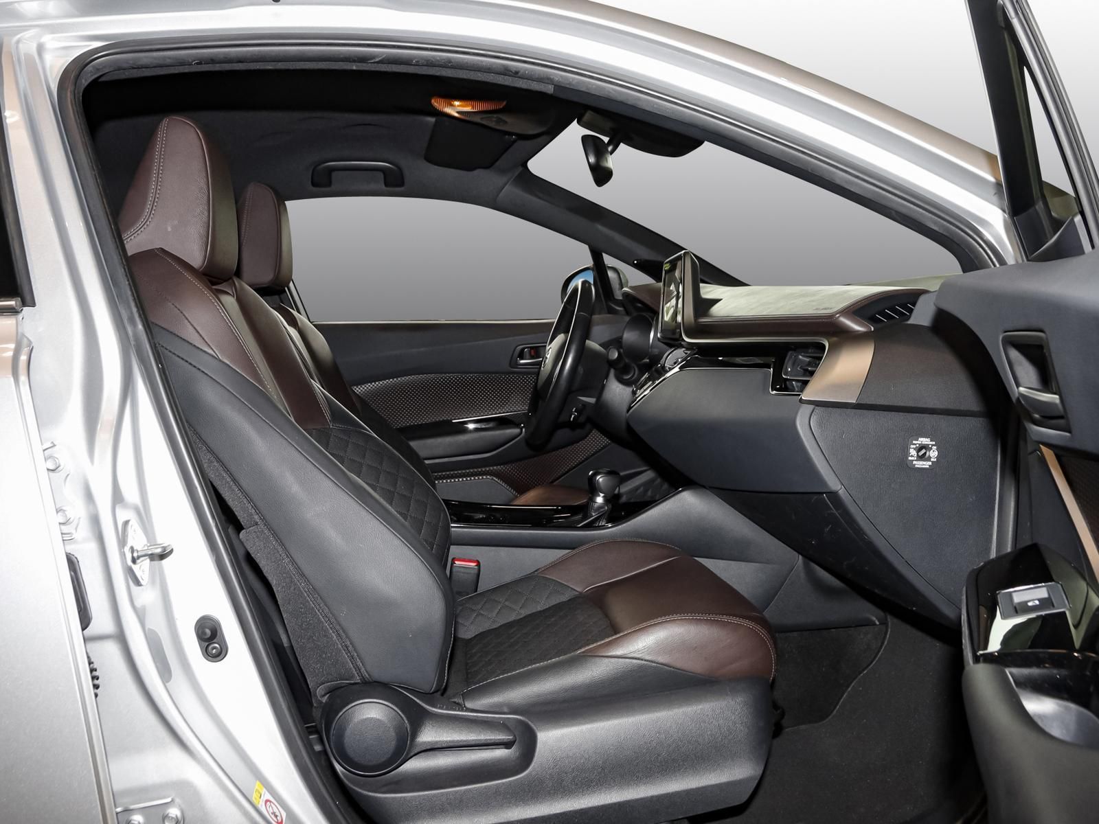 Toyota C-HR 1.8 Hybrid Lounge - Samsaru's Car Outlet
