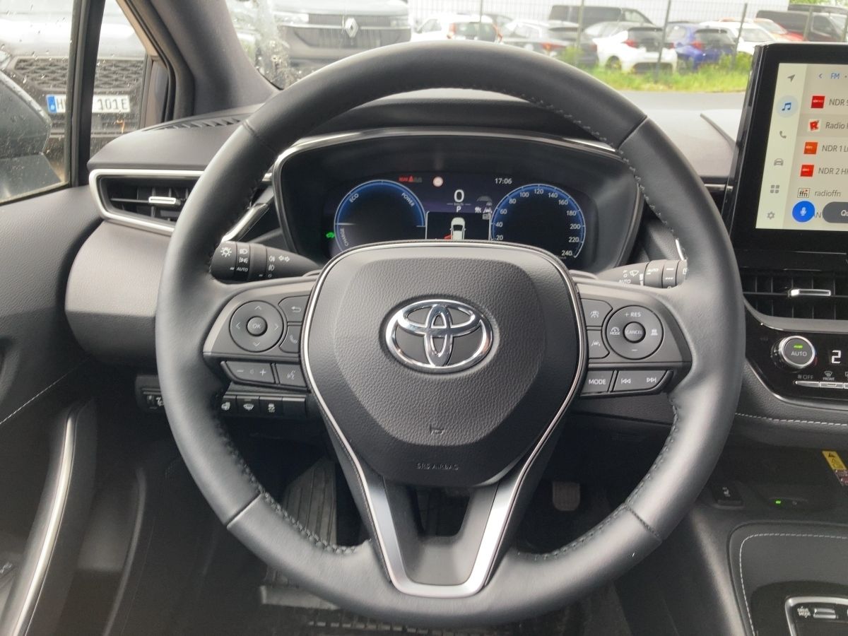 Toyota Corolla Touring Sports 2.0 Hybrid Team - Samsaru's Car Outlet