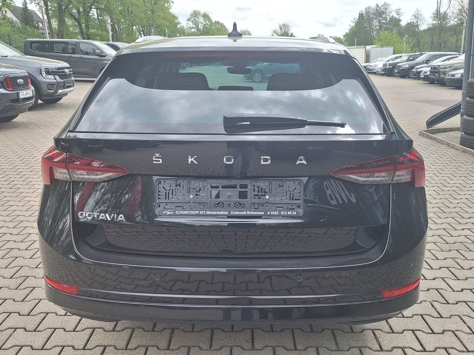 Skoda Octavia 2.0TDI DSG Combi - Samsaru's Car Outlet