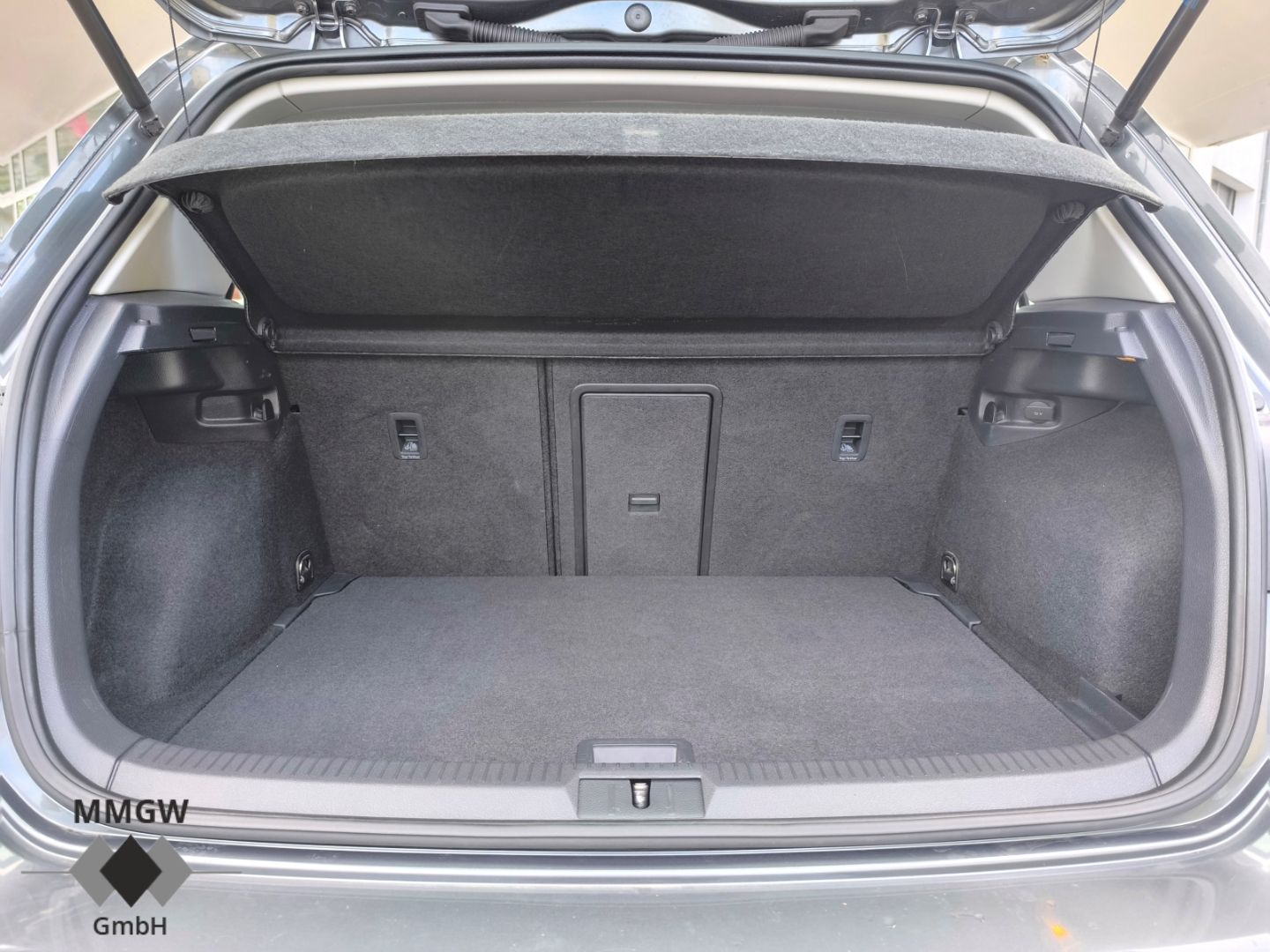Volkswagen Golf VII e-e- - Samsaru's Car Outlet