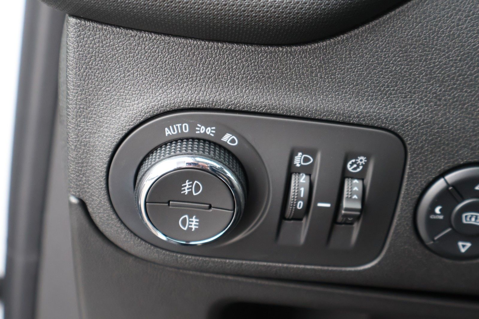 Opel Crossland 1.5 Diesel Ultimate - Samsaru's Car Outlet