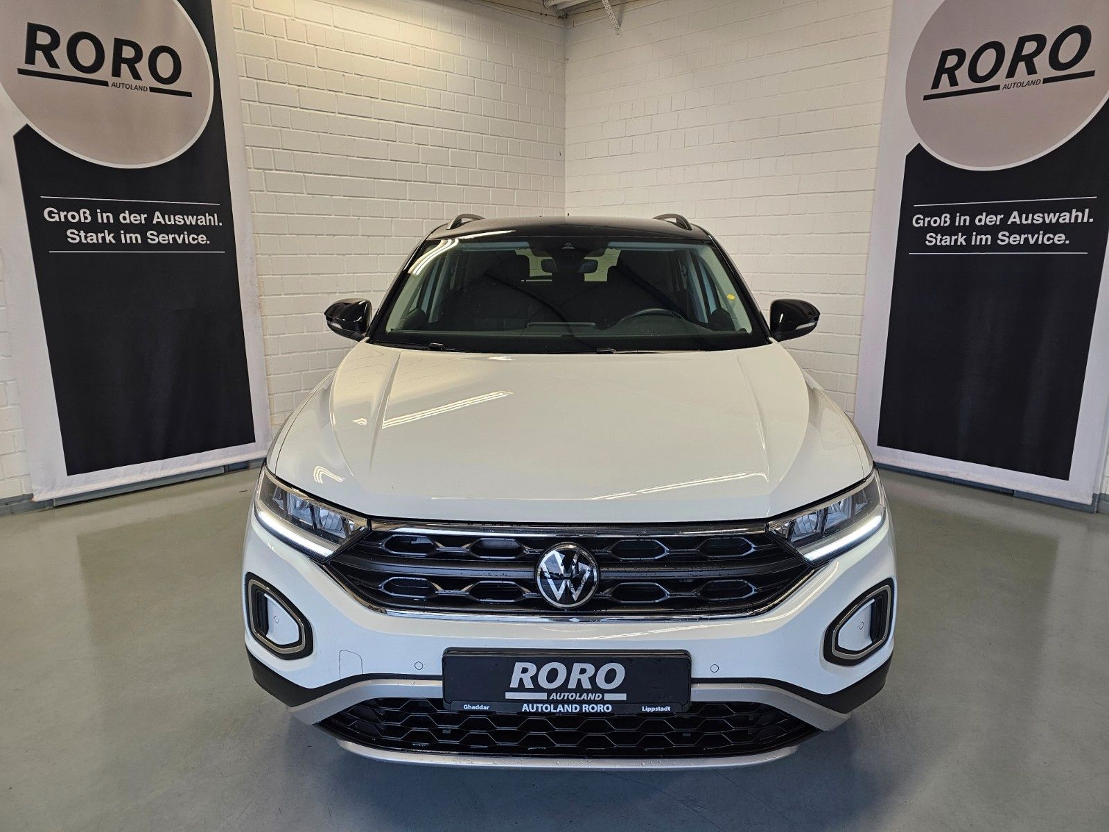 Volkswagen T-Roc 1.5 TSI Life - Samsaru's Car Outlet