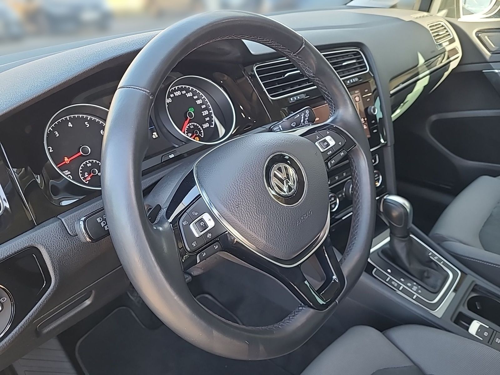 Volkswagen Golf VII Variant 1.5 TSI DSG - Samsaru's Car Outlet