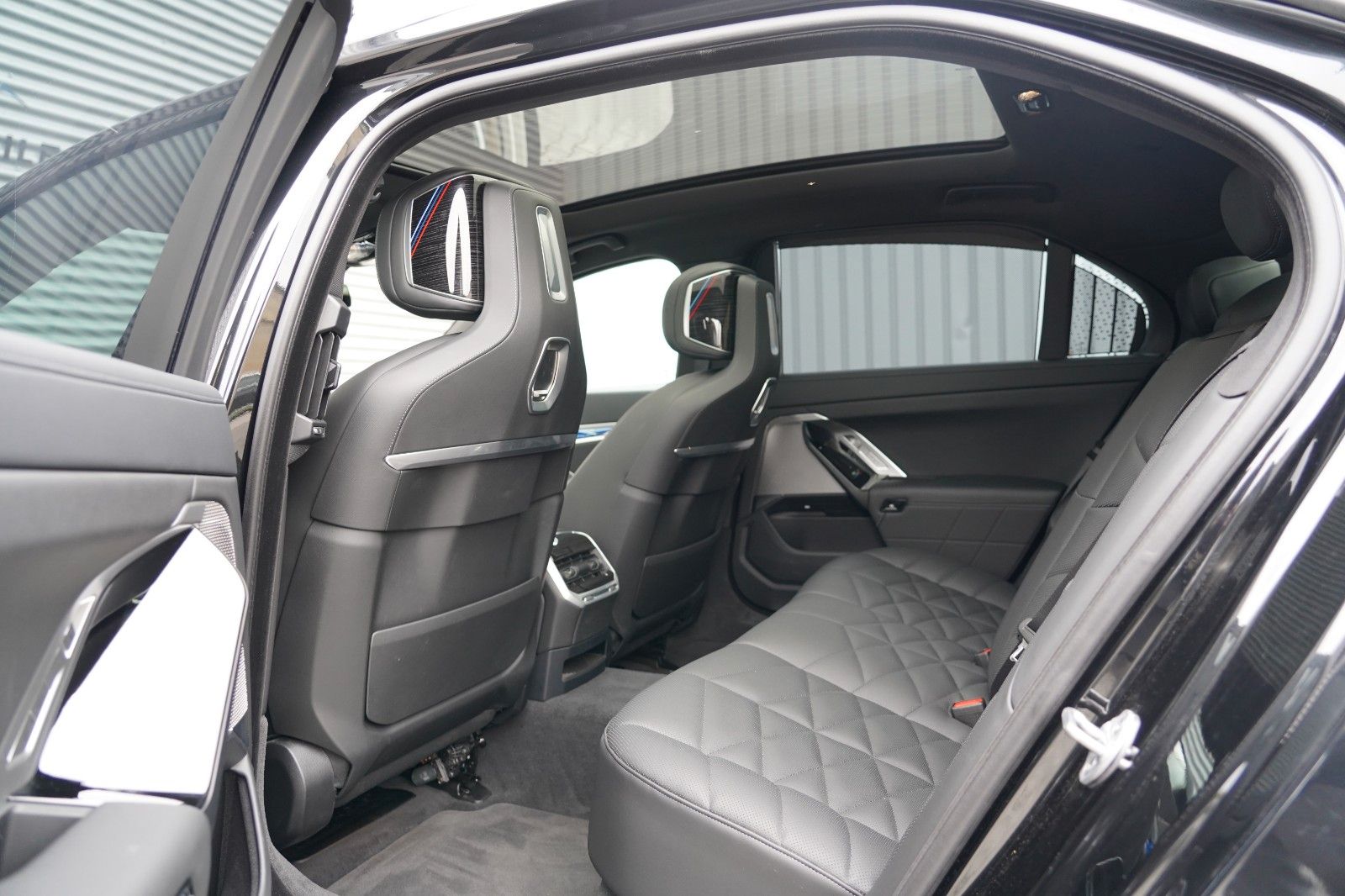 BMW 740d xDrive M Sport SKYLOUNGE ICONIC 360 HUD B&W