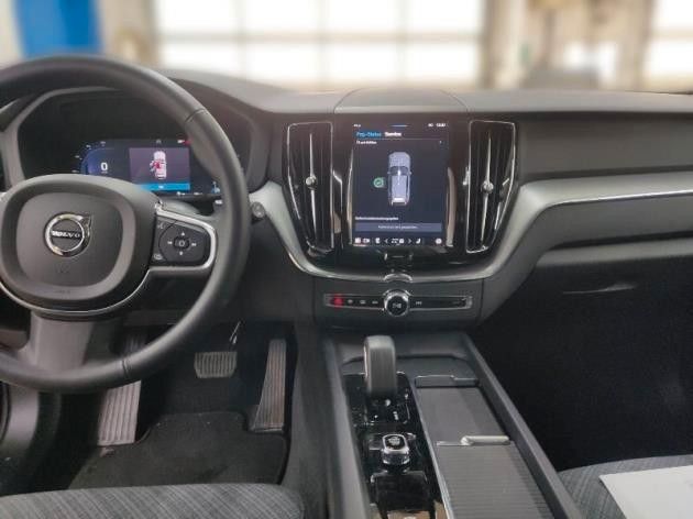 Volvo XC60 B4 Core - Samsaru's Car Outlet