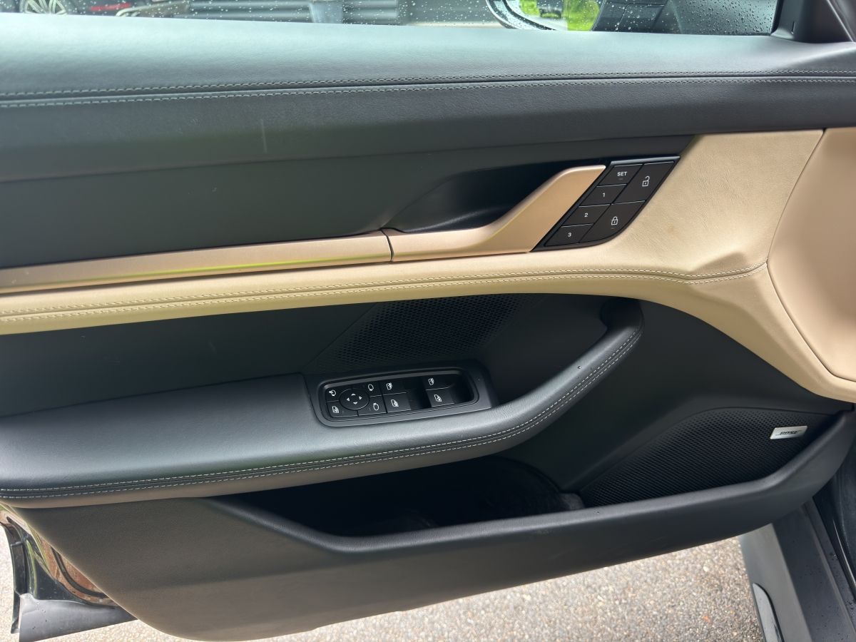 Porsche Taycan Turbo Sport Turismo | Hinterachslenkung |